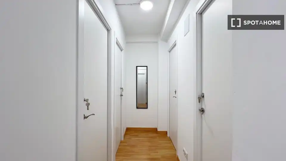 Flat for rent in Madrid  with Air Conditioner, Heating and Furnished