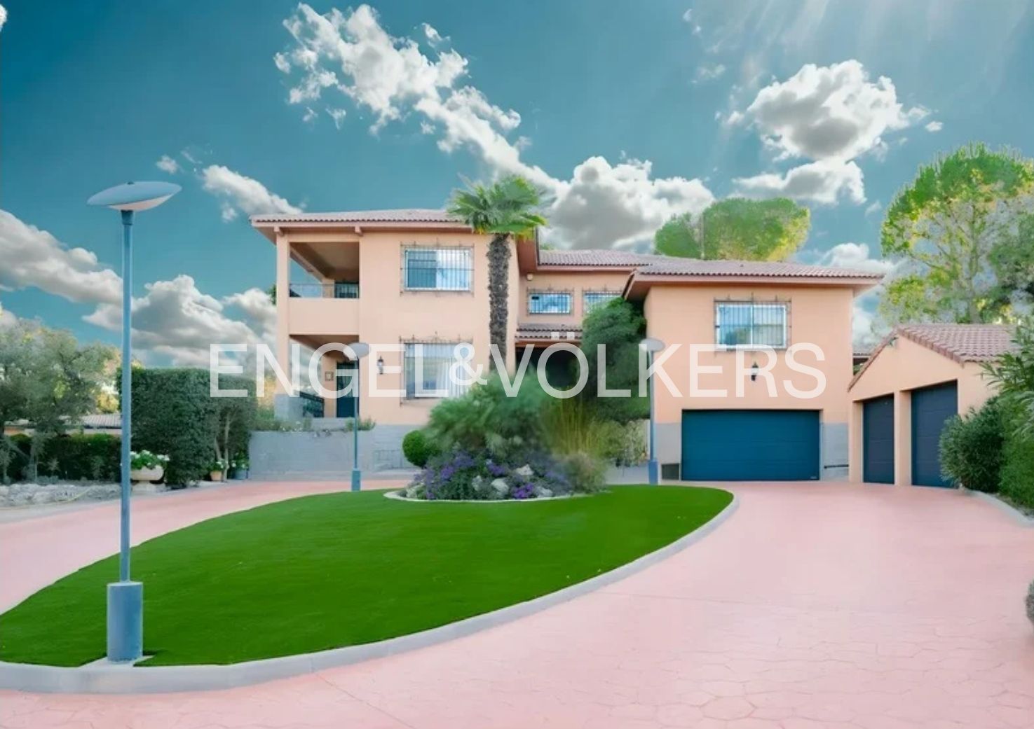 Exterior view of House or chalet for sale in Villanueva de la Cañada  with Air Conditioner, Heating and Private garden