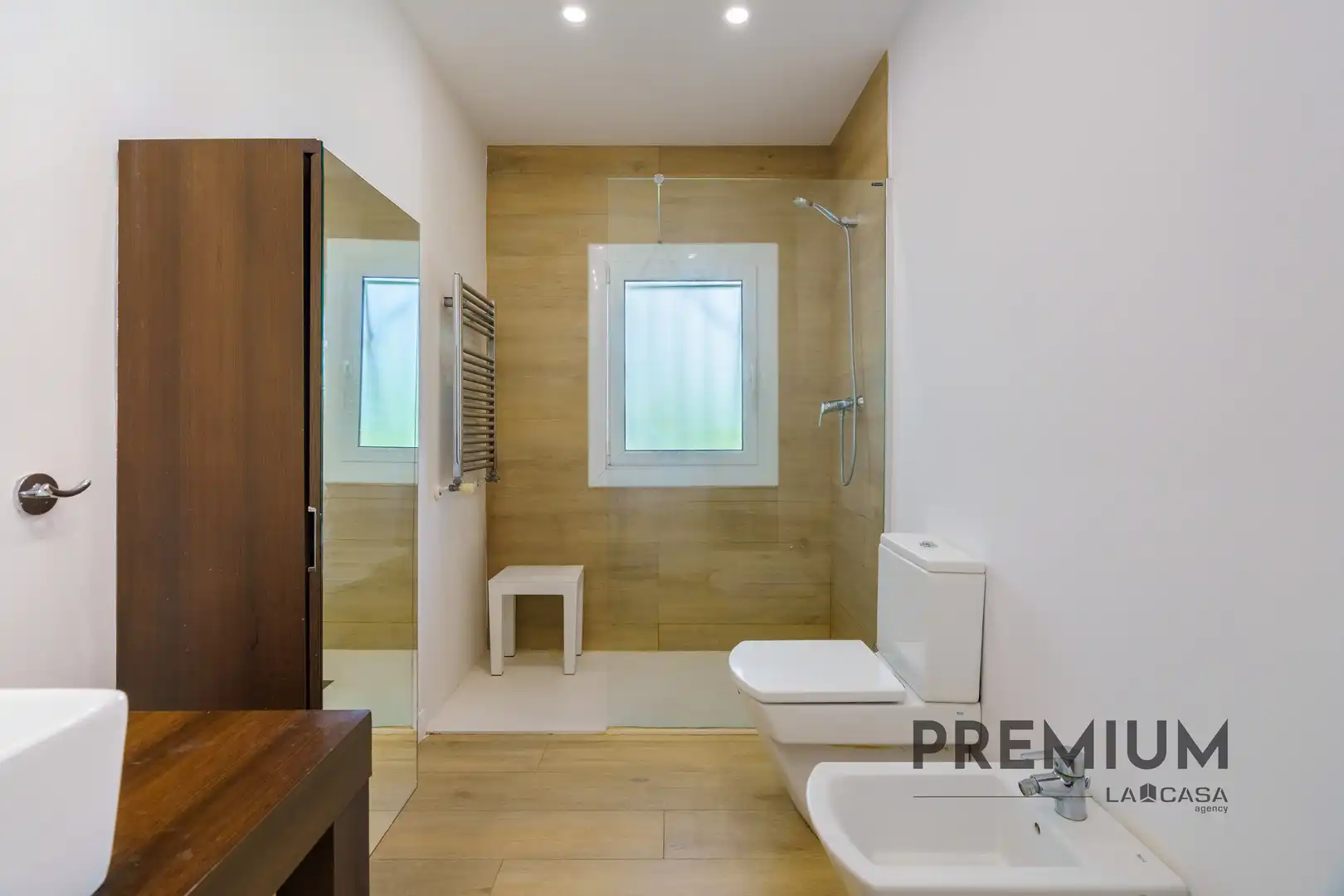 Bathroom of Houses for sale in Castelldefels  with Heating, Storage room and Swimming Pool