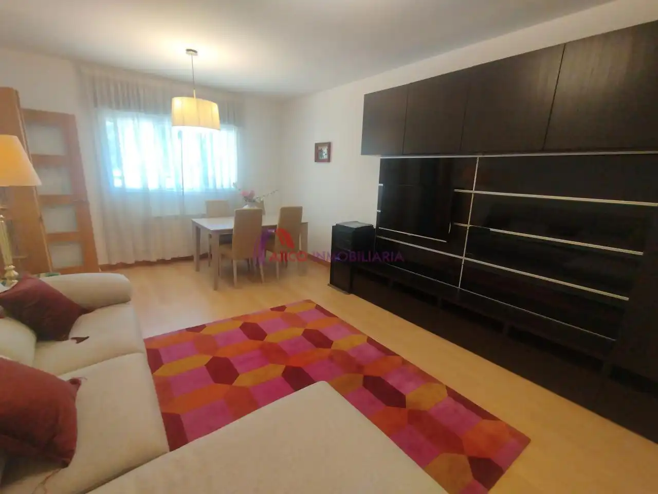 Sala d'estar de Casa o xalet de lloguer en Burgos amb Calefacció, Jardí privat i Moblat