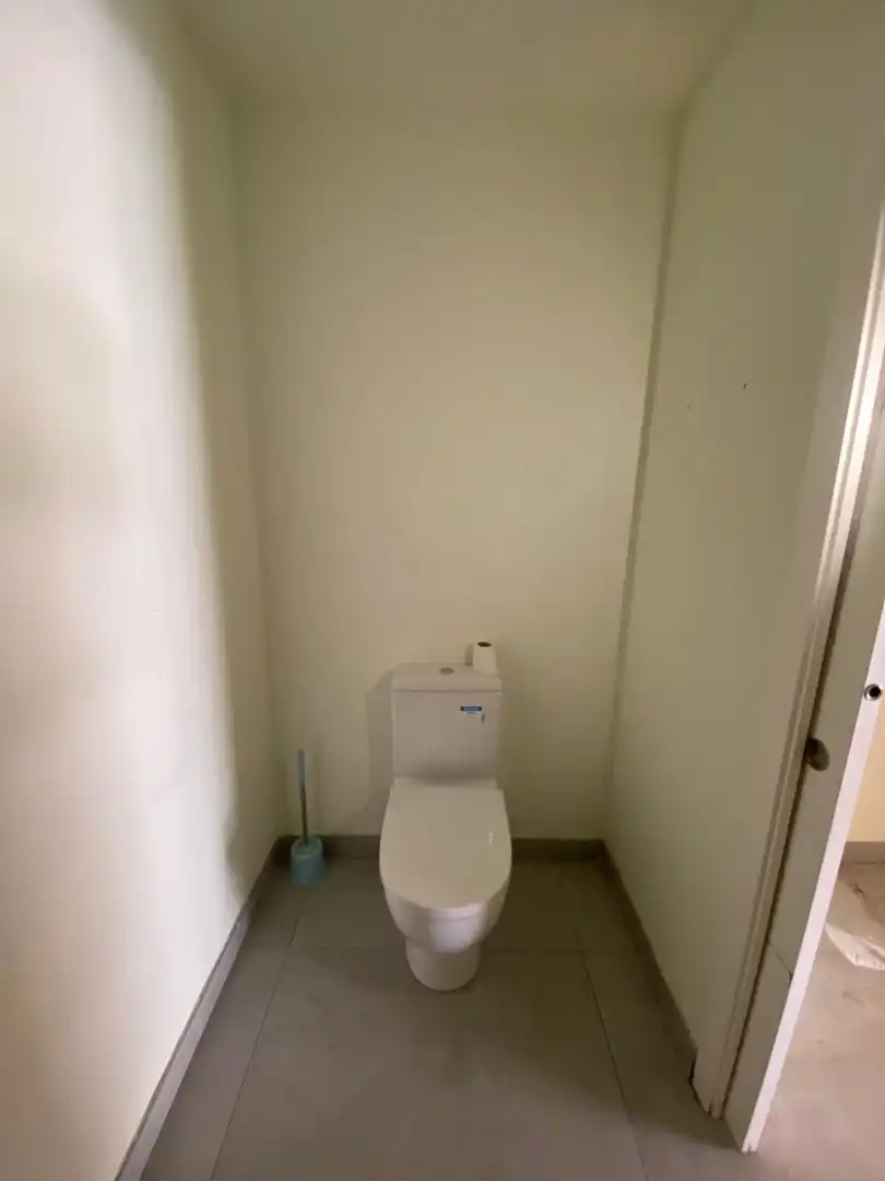 Baño de Local de alquiler en Mairena del Aljarafe