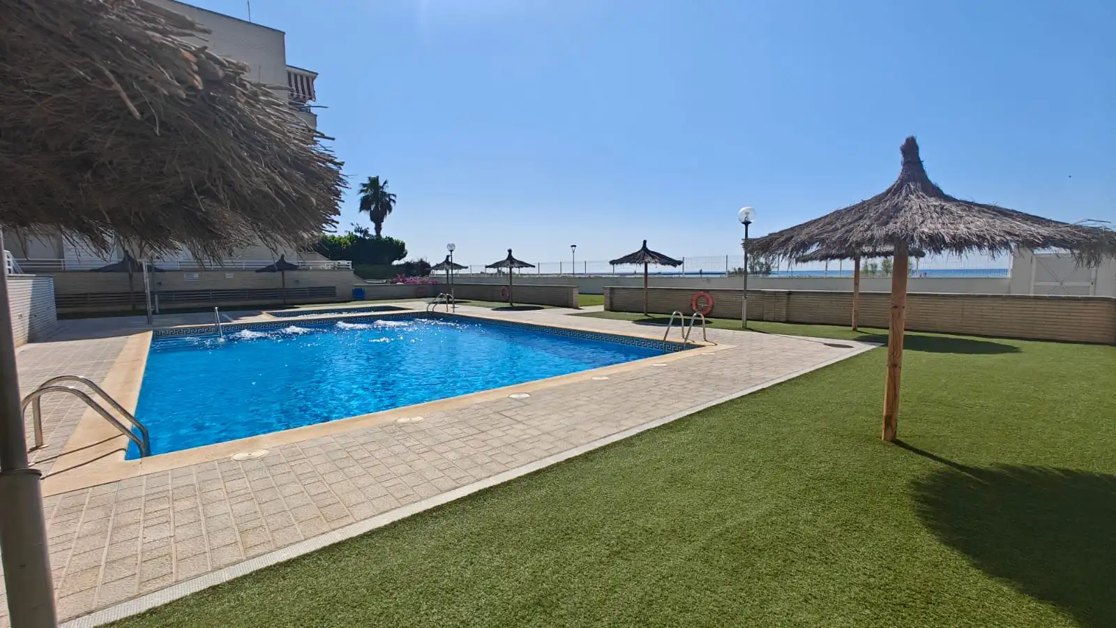 Schwimmbecken von Wohnung zum Verkauf in Cunit mit Klimaanlage, Heizung und Terrasse