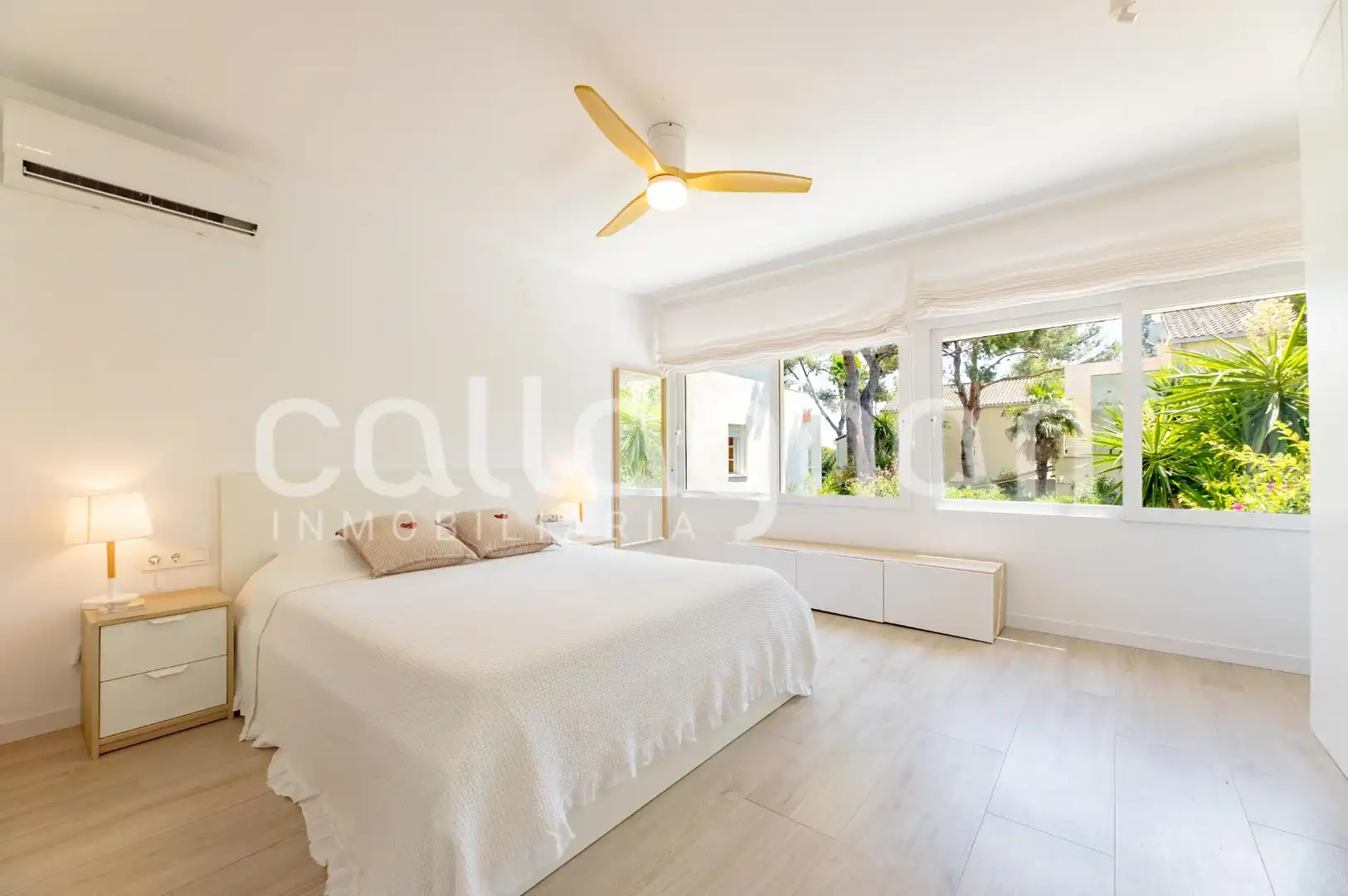 Habitación de Casa adosada en venta en Godella con Aire acondicionado, Calefacción y Jardín privado