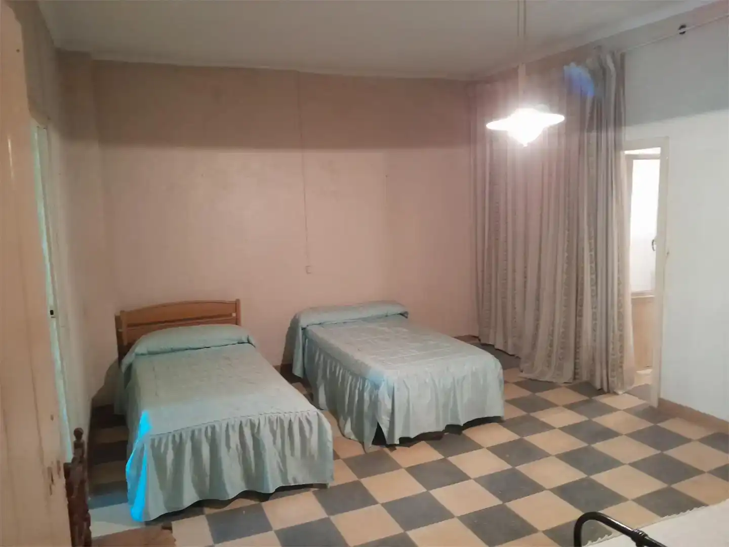 Dormitori de Casa adosada en venda en Arroyo del Ojanco amb Balcó