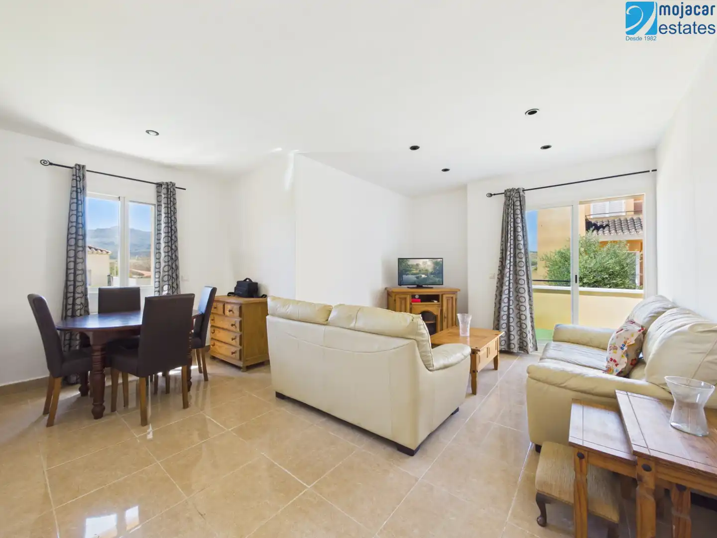 Sala d'estar de Casa adosada en venda en Los Gallardos amb Aire condicionat, Jardí privat i Terrassa