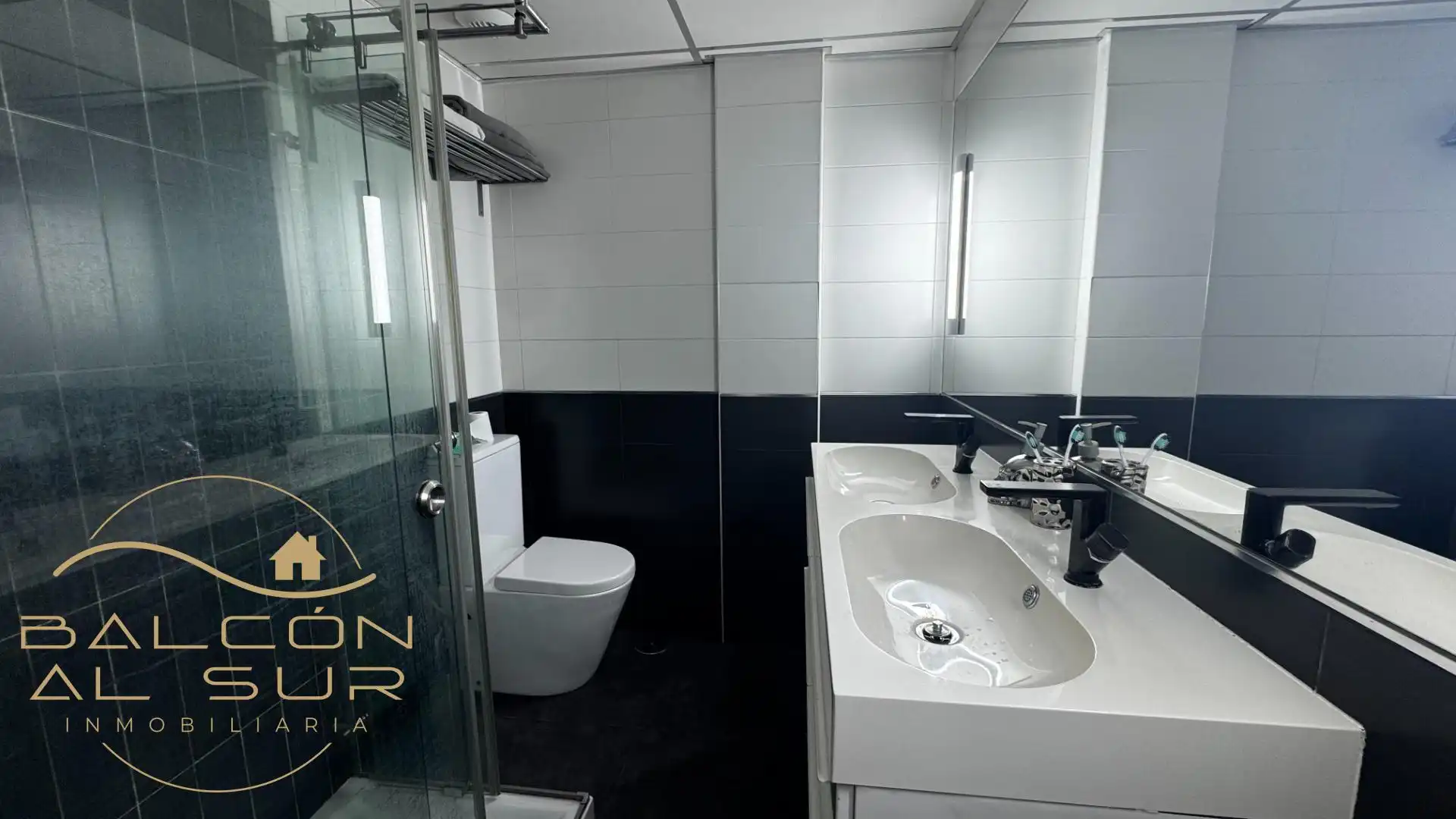 Bathroom of Flat for sale in Rota  with Air Conditioner, Terrace and Storage room