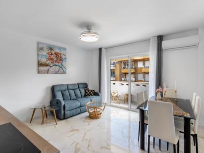 Sala d'estar de Apartament en venda en Torrevieja amb Terrassa i Balcó