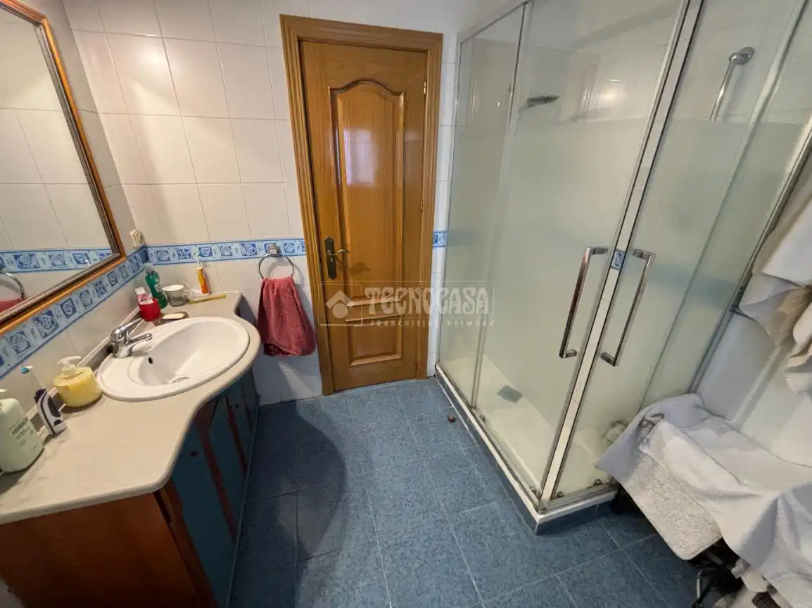 Badezimmer von Wohnung zum Verkauf in Meco mit Heizung und Terrasse