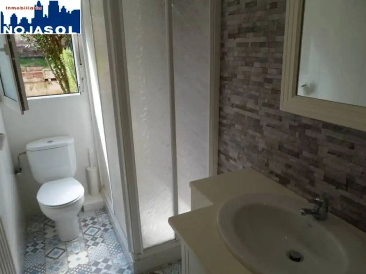 Bany de Apartament de lloguer en Arnuero amb Calefacció, Jardí privat i Terrassa