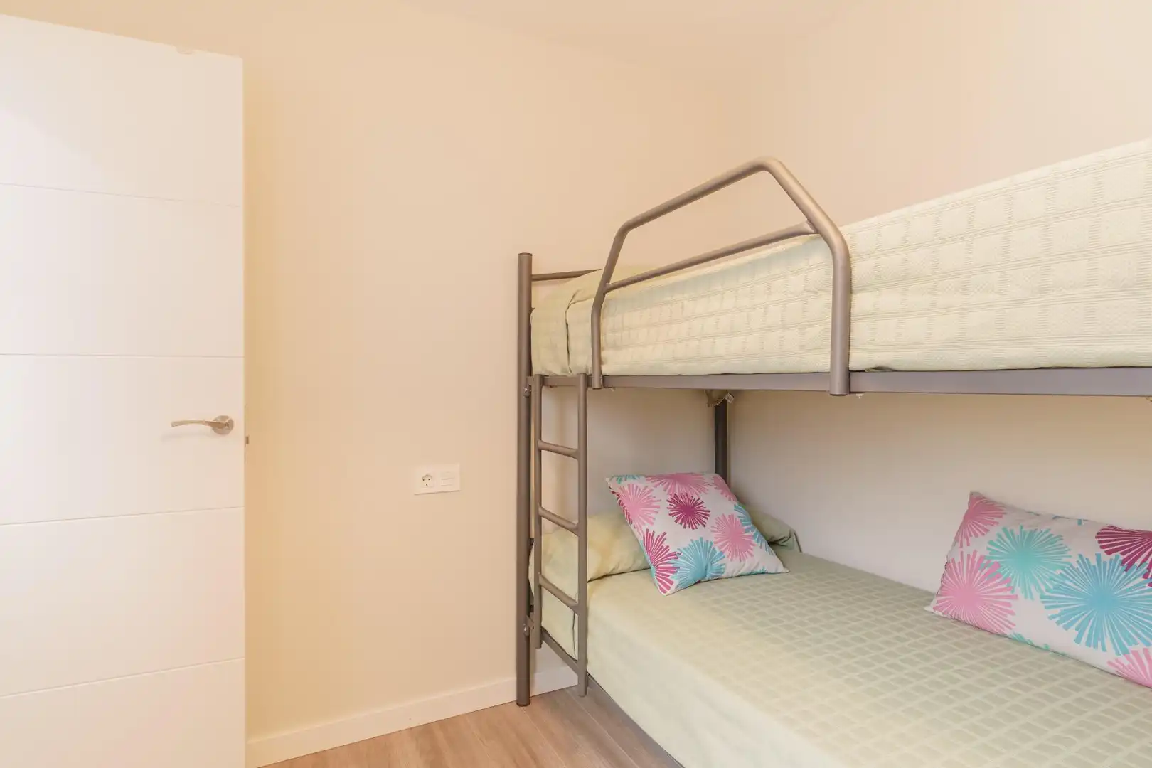Habitación de Piso de alquiler en Motril con Aire acondicionado, Terraza y Trastero