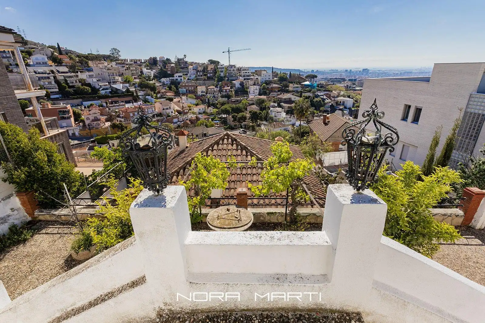 Vista exterior de Casa o chalet en venta en Esplugues de Llobregat con Jardín privado, Piscina y Alarma