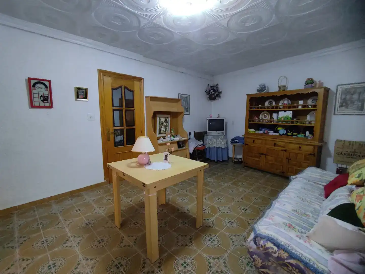 Sala d'estar de Casa adosada en venda en Elda amb Traster i Moblat