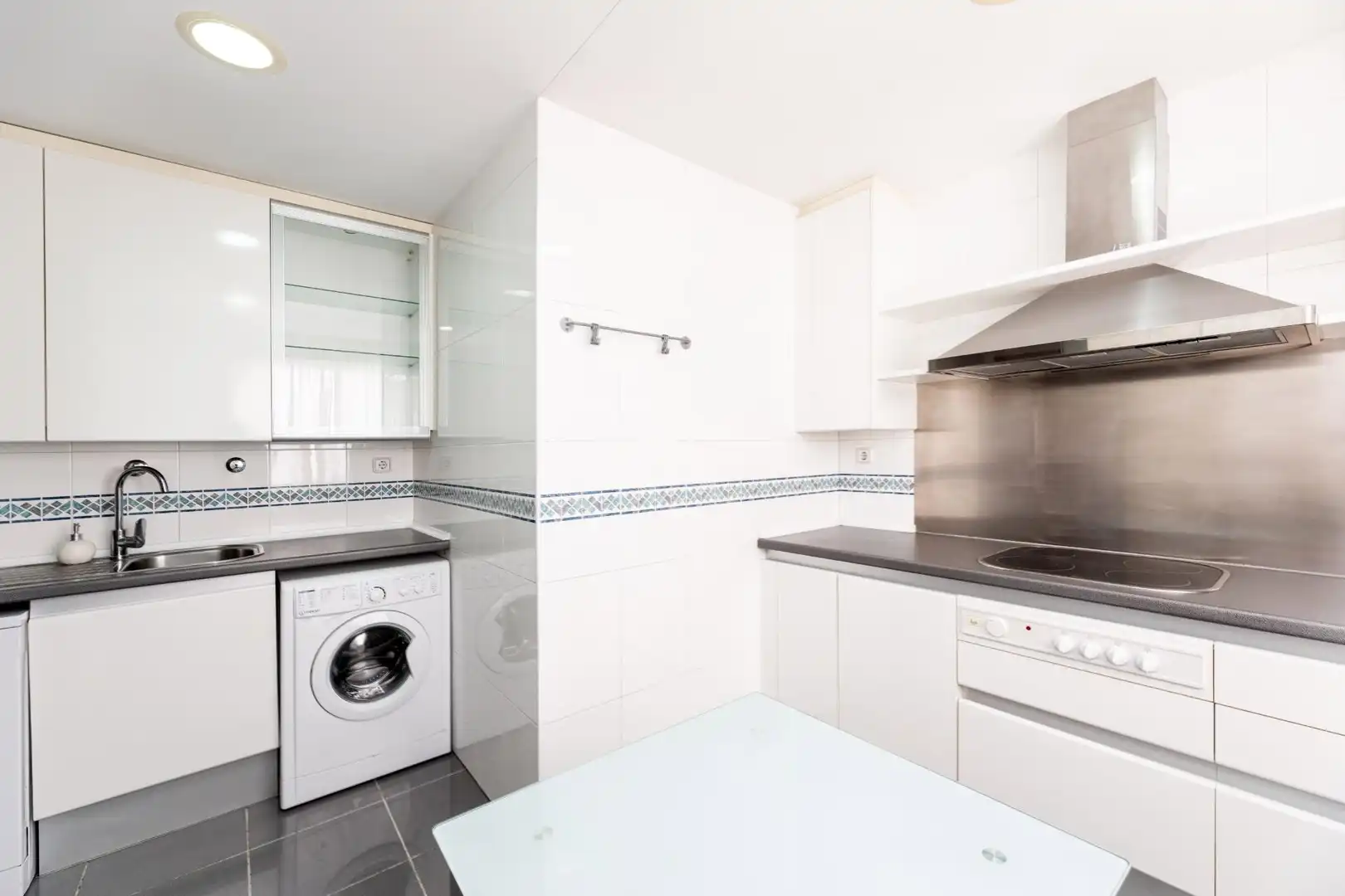 Kitchen of Flat for rent in Pozuelo de Alarcón  with Air Conditioner, Heating and Private garden