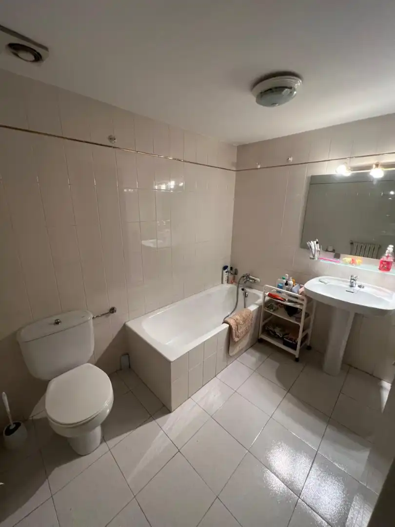 Badezimmer von Wohnung zum Verkauf in Encamp mit Heizung, Abstellraum und Möbliert