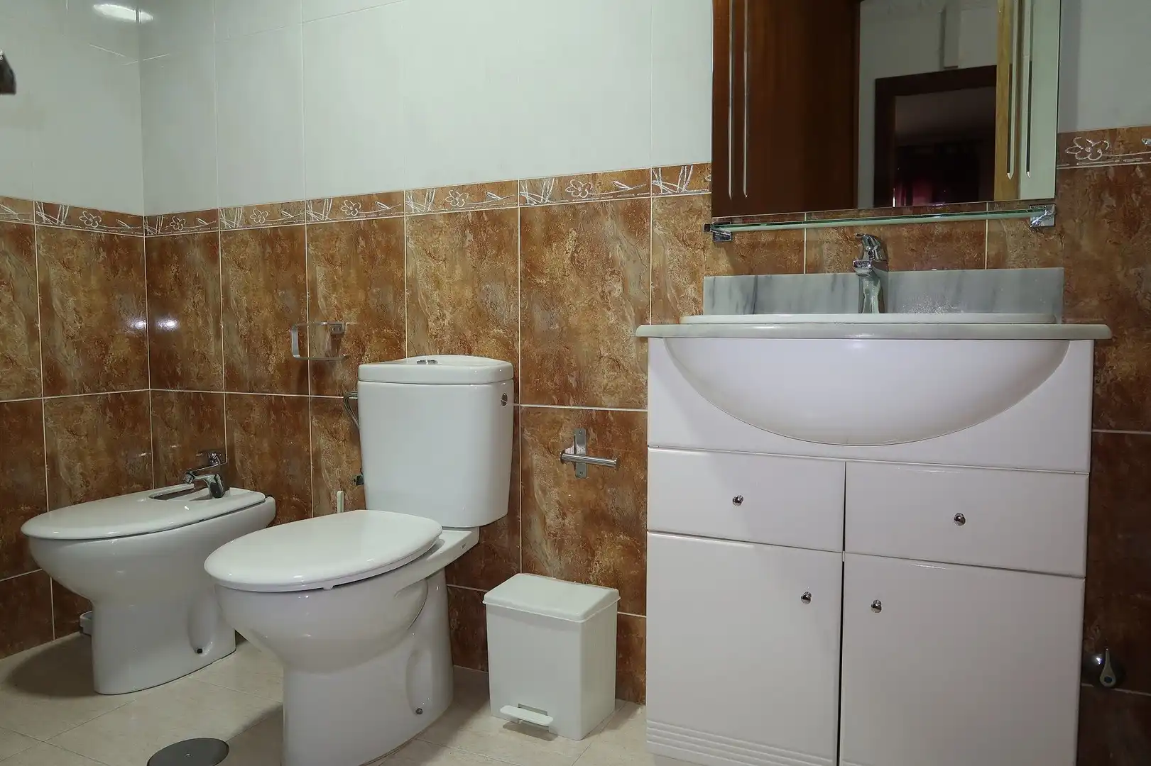Baño de Apartamento de alquiler en Almuñécar con Terraza, Amueblado y Lavadora