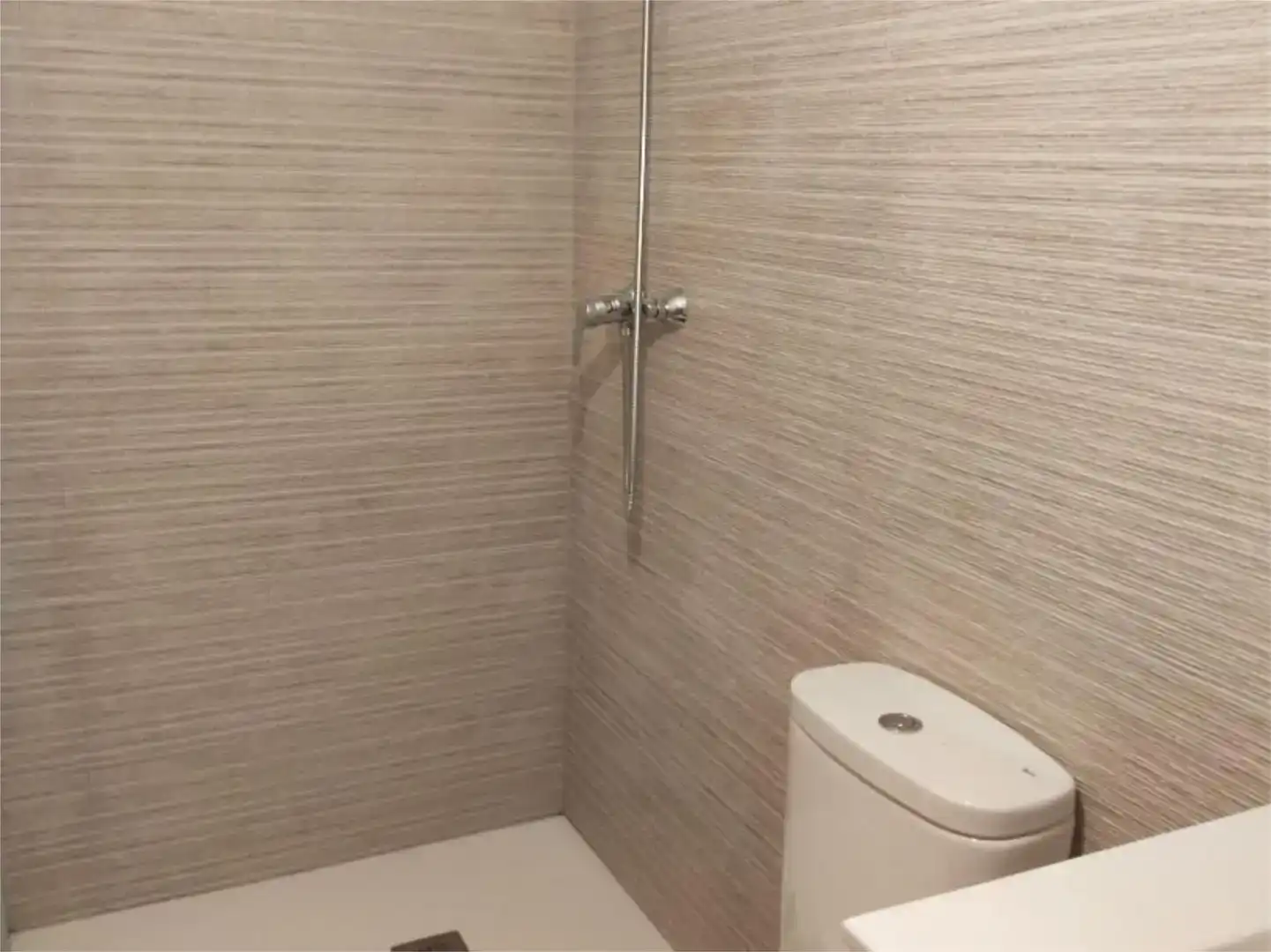 Bathroom of Flat for sale in La Puebla de Alfindén, Zaragoza