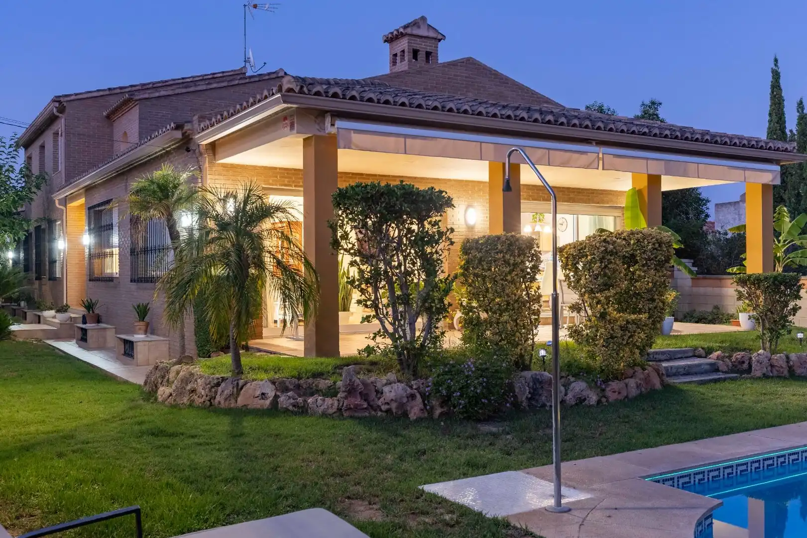 Vista exterior de Casa o chalet en venta en L'Eliana con Calefacción y Terraza