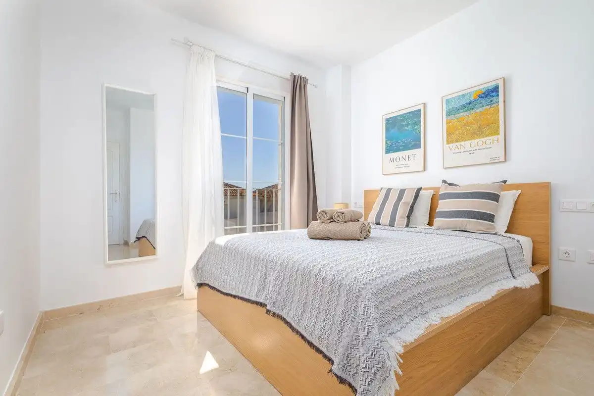 Dormitori de Apartament de lloguer en Manilva amb Aire condicionat, Calefacció i Terrassa