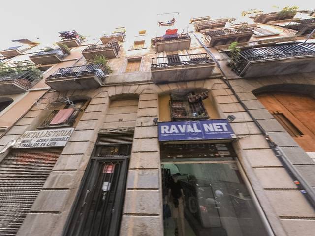 Piso en Venta en C/ Valldonzella  en El Raval