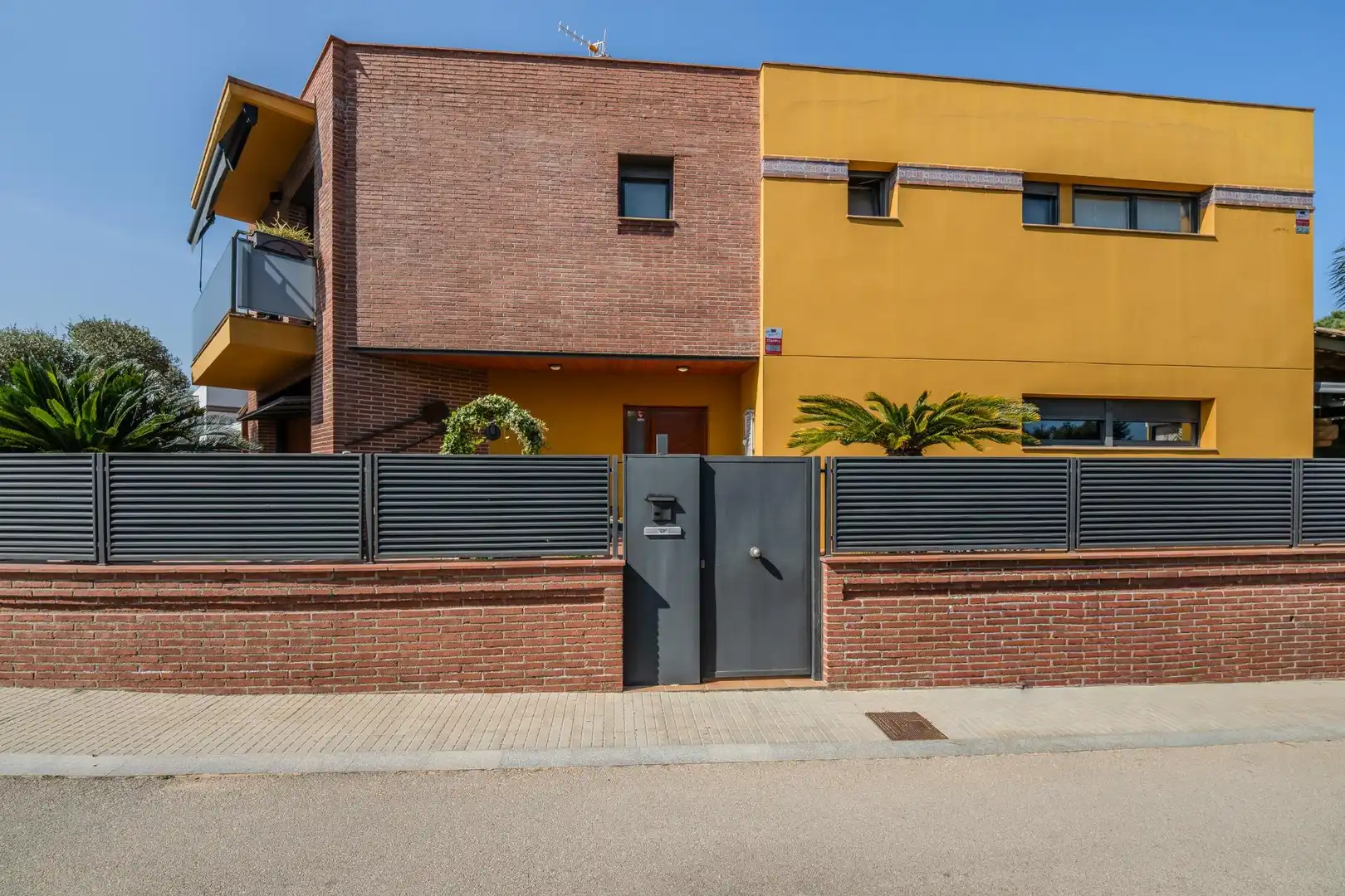 Vista exterior de Casa o xalet en venda en Lloret de Mar amb Calefacció, Jardí privat i Terrassa