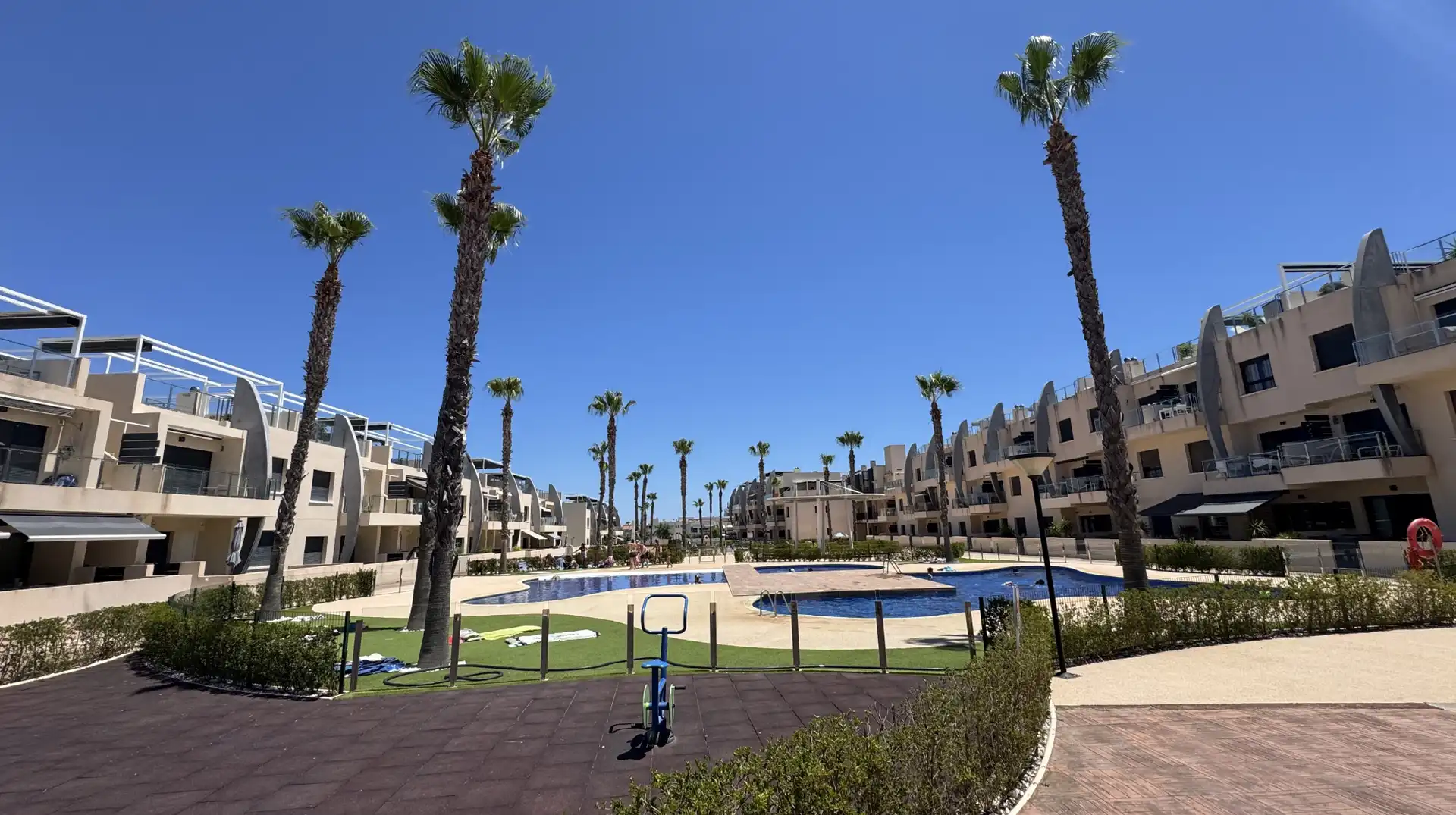 Vista exterior de Planta baja en venta en Pilar de la Horadada con Aire acondicionado, Terraza y Piscina
