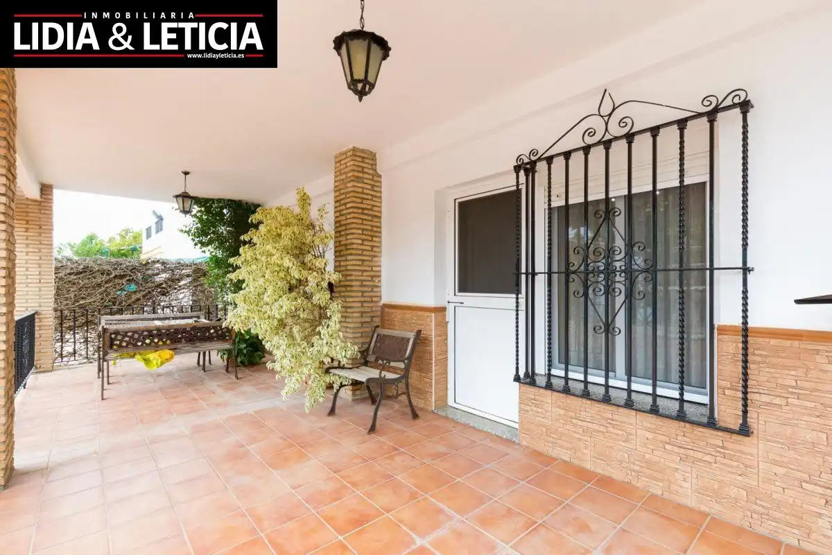 Vista exterior de Casa o chalet en venta en Alcalá de Guadaira con Aire acondicionado, Calefacción y Jardín privado