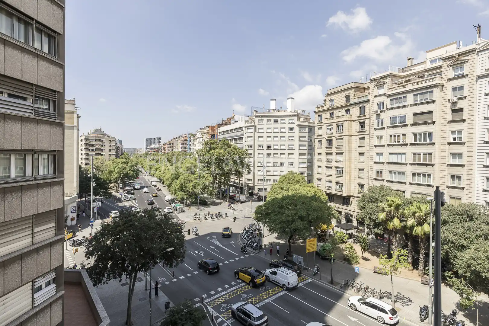 Vista exterior de Piso en venta en Barcelona con Calefacción y Parquet