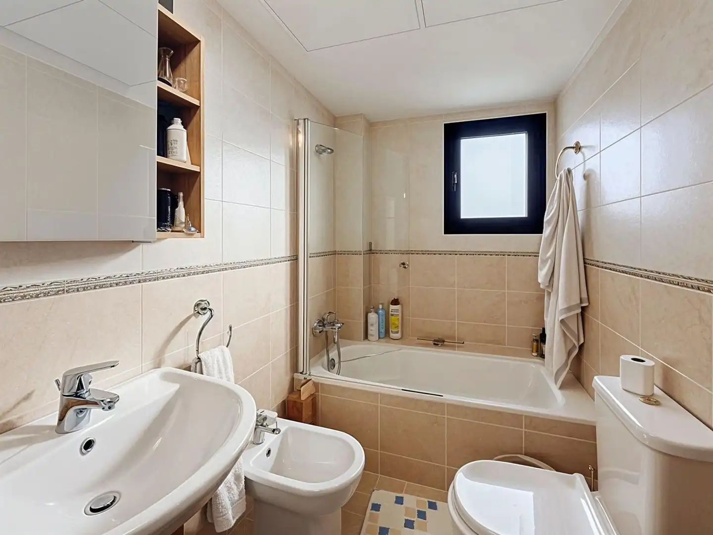 Baño de Casa adosada de alquiler en Godella con Aire acondicionado, Calefacción y Jardín privado