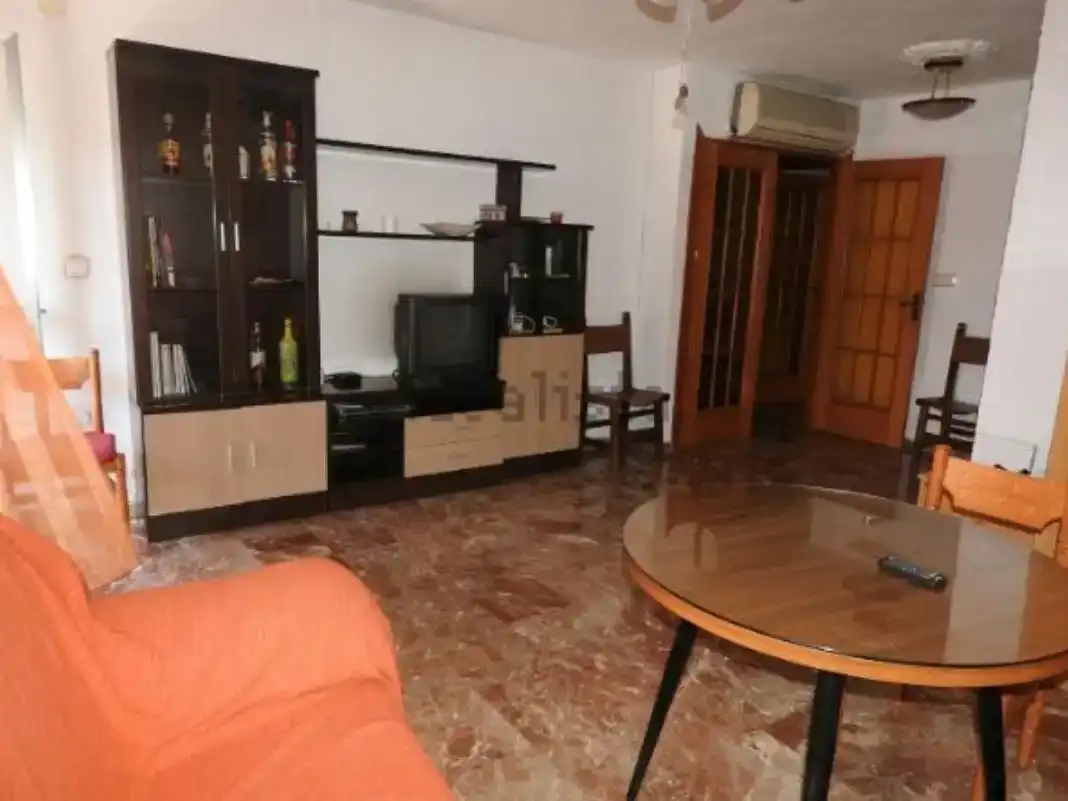 Sala de estar de Piso para compartir en Granada con Aire acondicionado, Jardín privado y Piscina