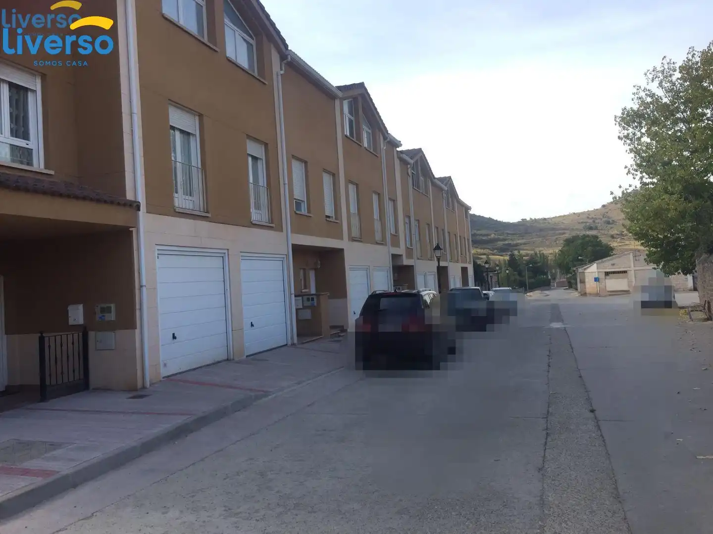 Parkplatz von Einfamilien-Reihenhaus zum Verkauf in Pradoluengo mit Heizung, Privatgarten und Parkett