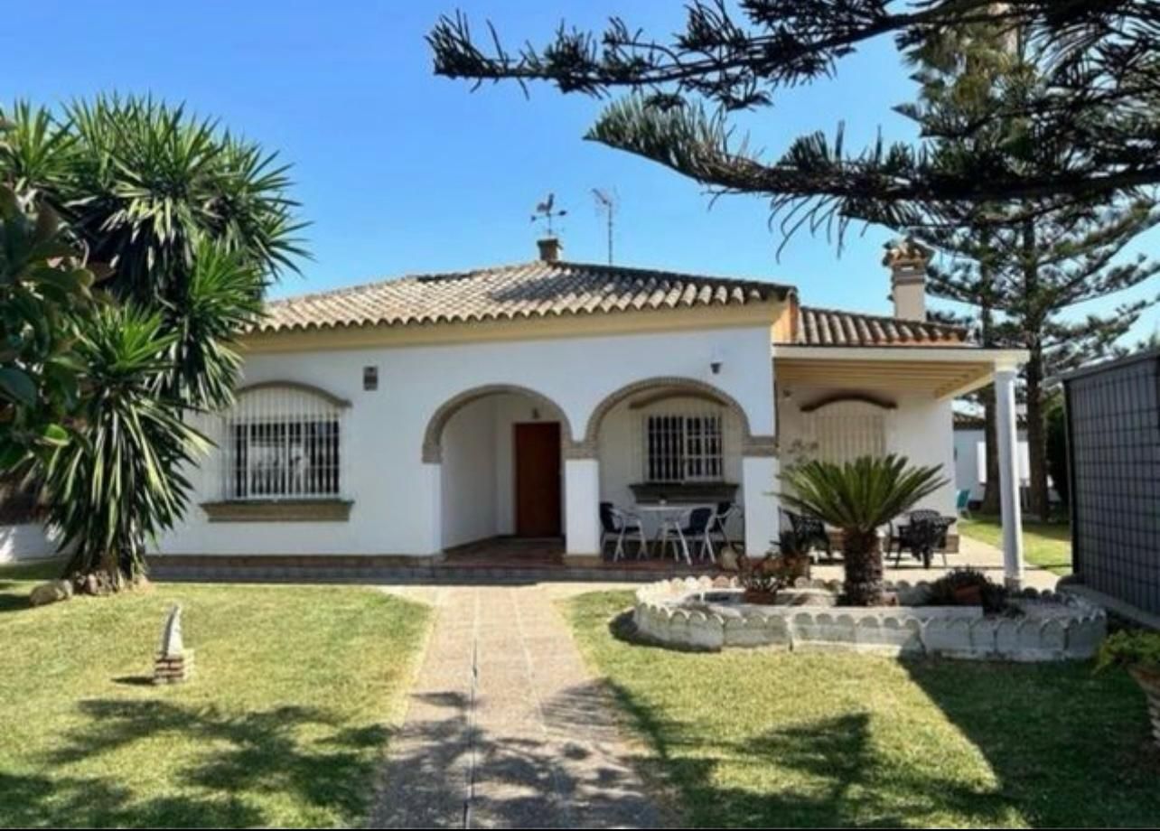 Exterior view of House or chalet for sale in Chiclana de la Frontera  with Air Conditioner, Heating and Private garden