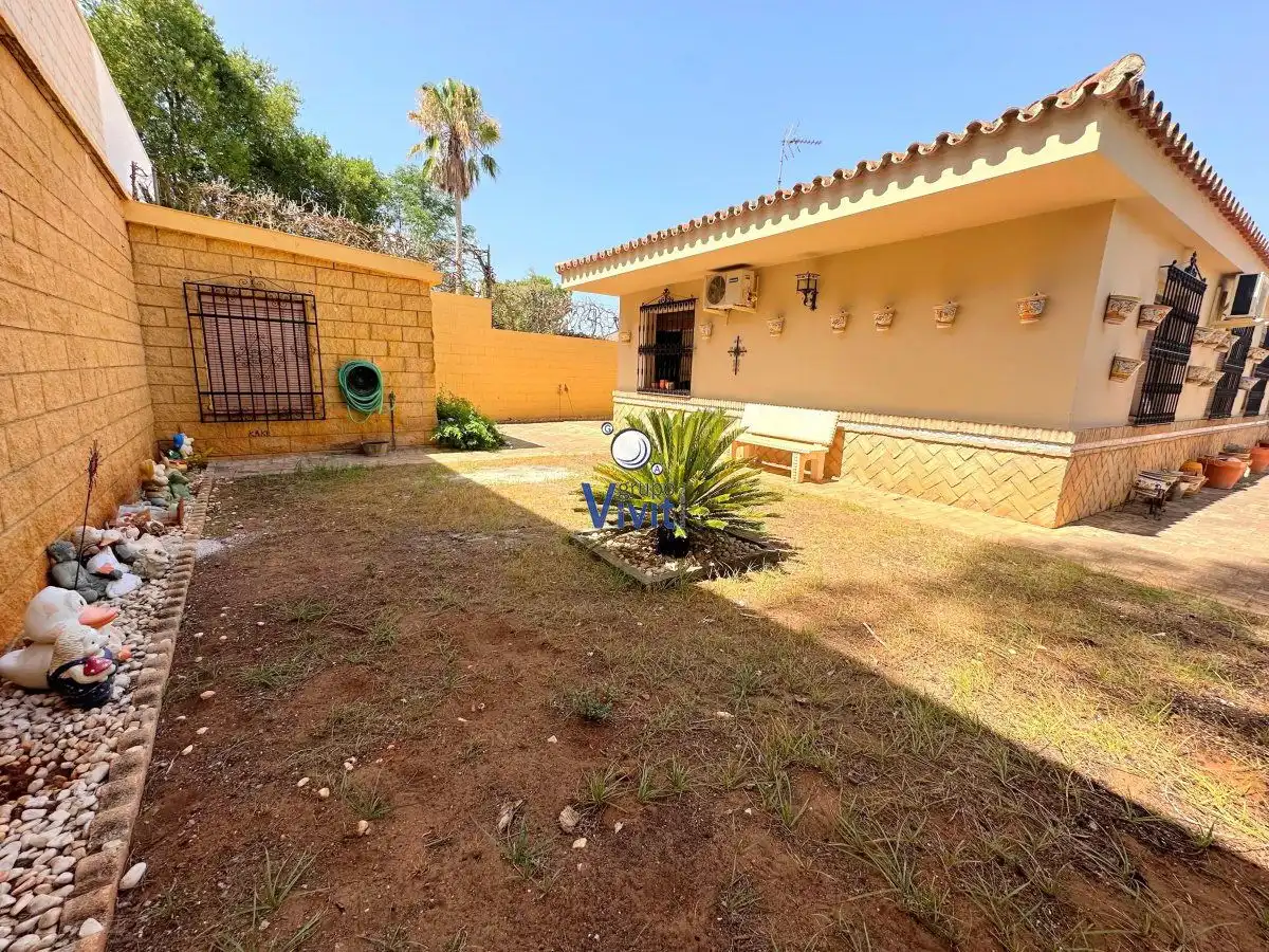 Jardí de Casa o xalet en venda en Alcalá de Guadaira amb Aire condicionat, Traster i Piscina