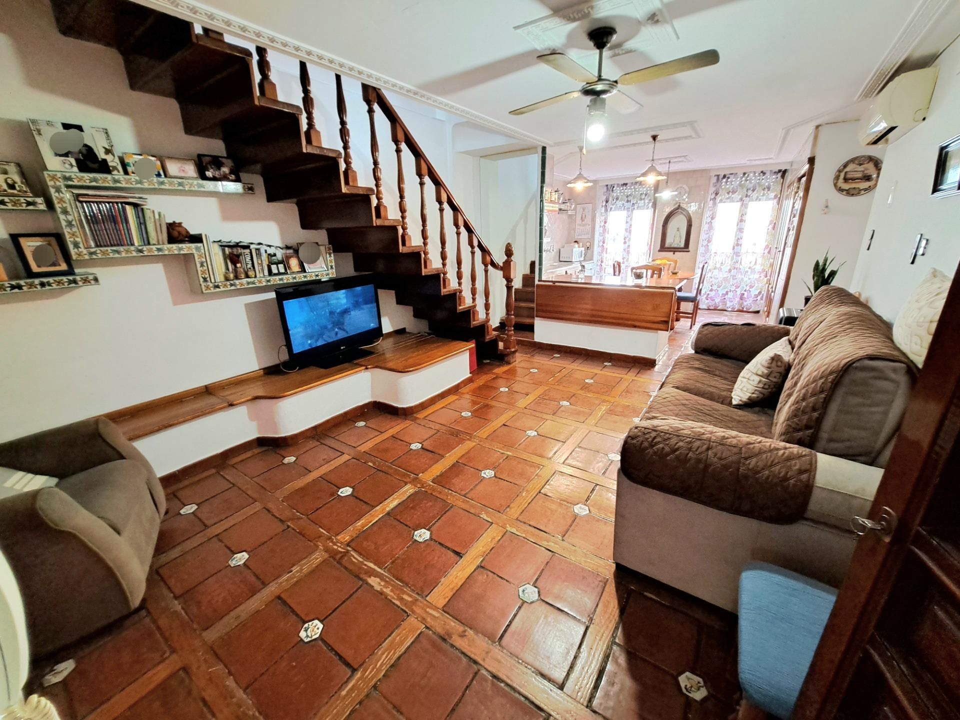 Sala d'estar de Casa o xalet en venda en Alzira amb Aire condicionat, Terrassa i Traster