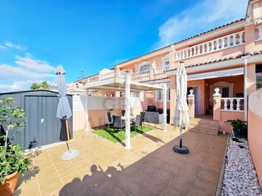 Bungalow con piscina en venta en Gran Alacant
