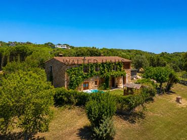 Maison rustique avec piscine à vendre à Carrer Ebre