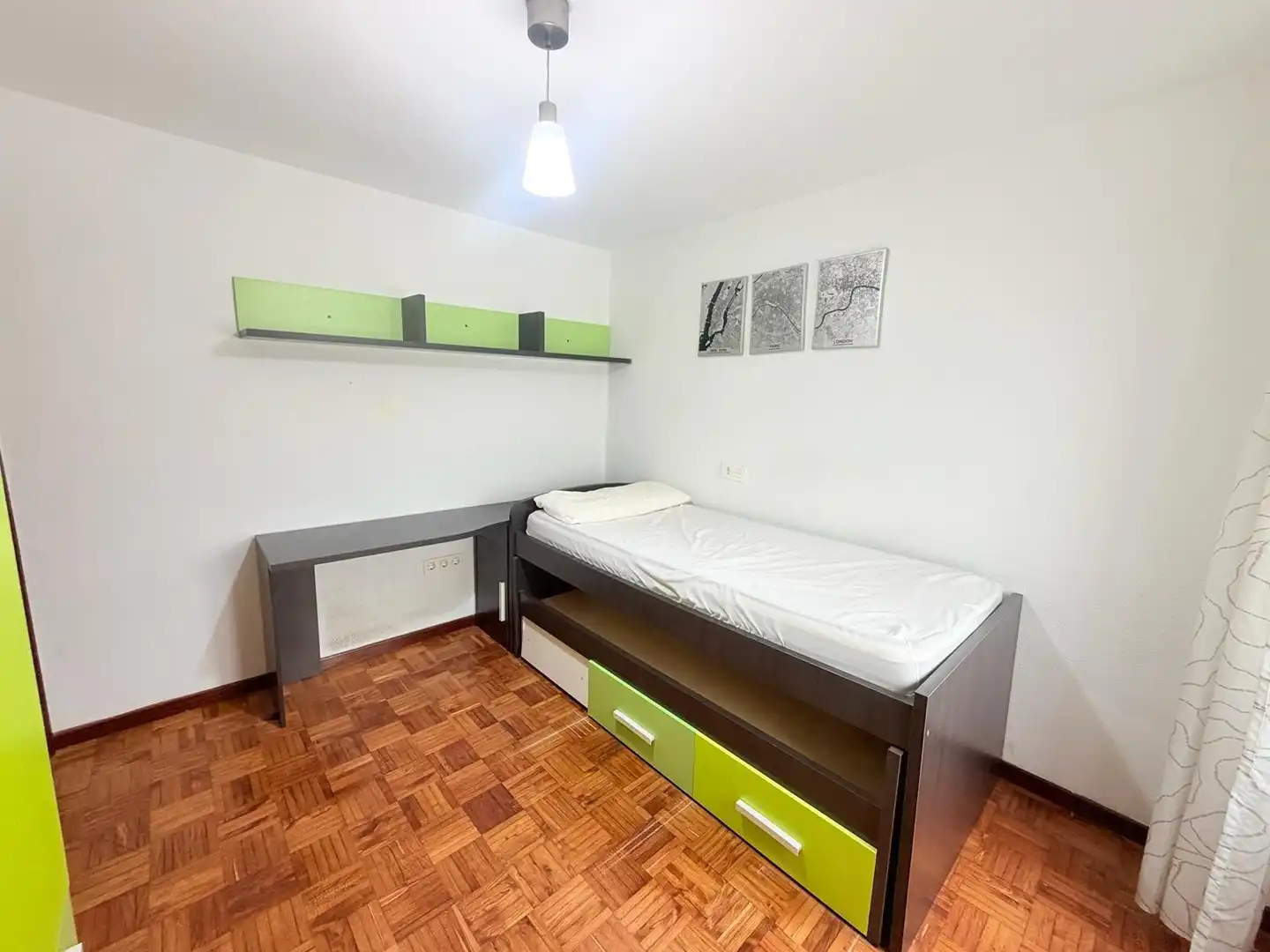 Bedroom of Flat for sale in Oviedo   with Balcony