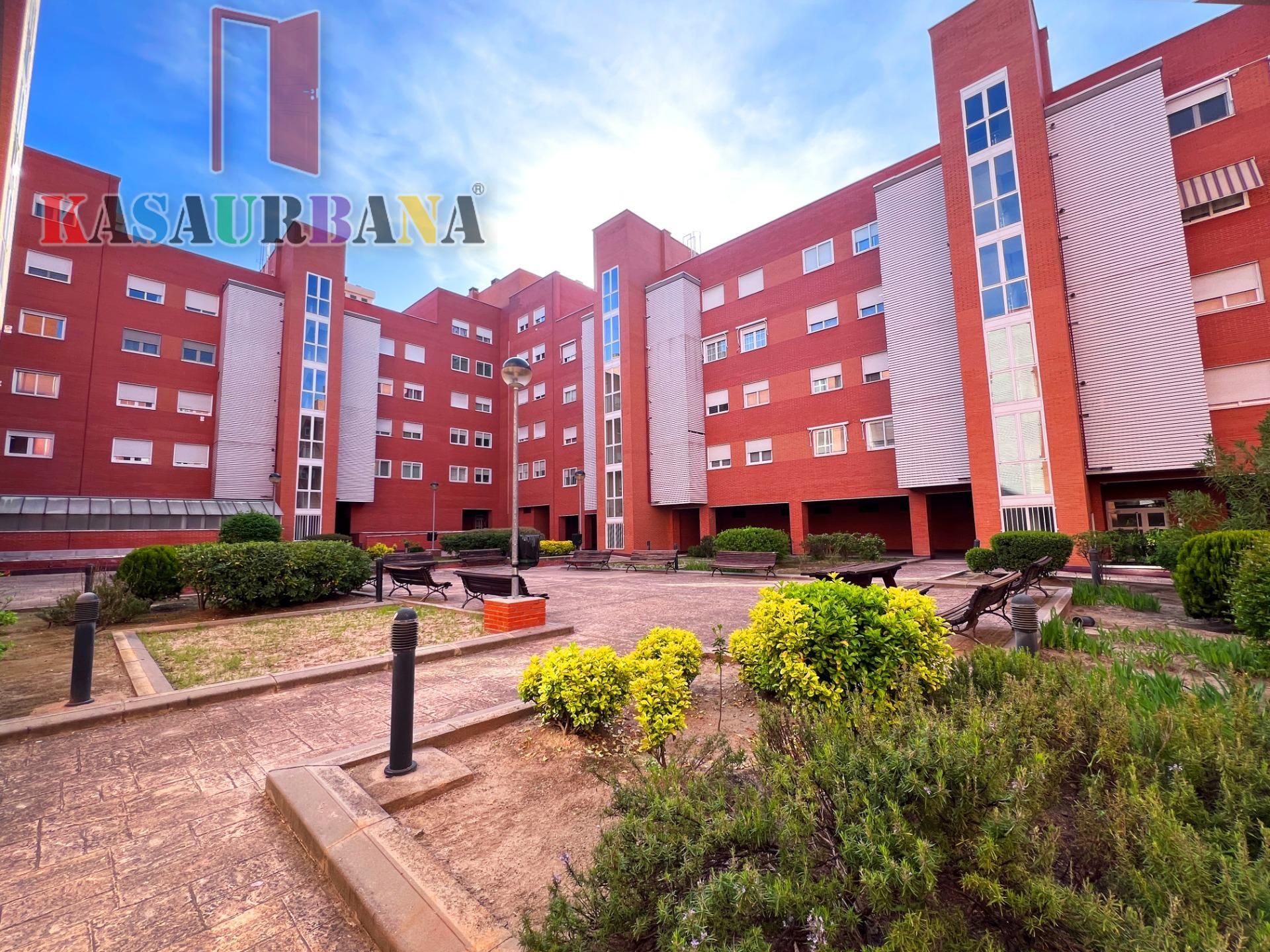 Vista exterior de Pis en venda en Getafe amb Aire condicionat, Calefacció i Jardí privat