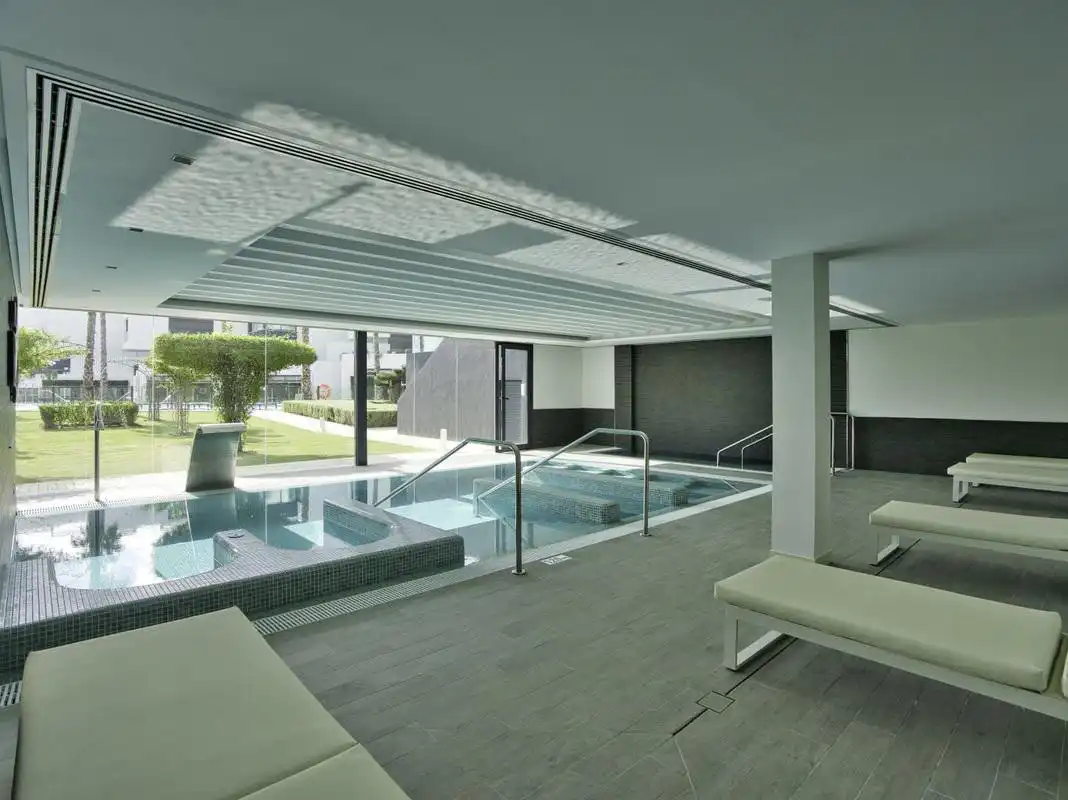 Piscina de Casa adosada en venda en Estepona amb Aire condicionat, Calefacció i Terrassa