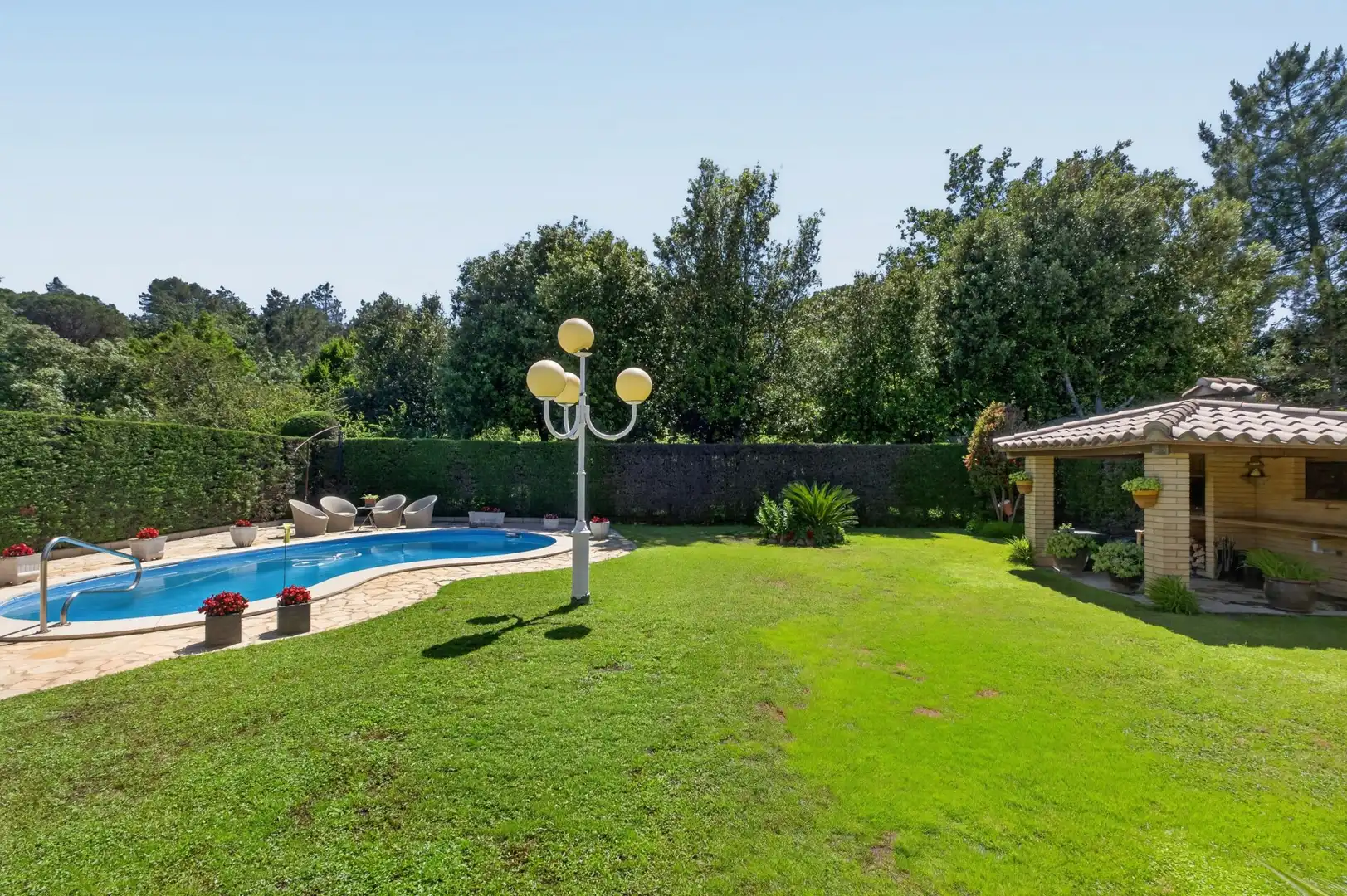 Schwimmbecken von Haus oder Chalet zum Verkauf in Quart mit Klimaanlage, Heizung und Abstellraum