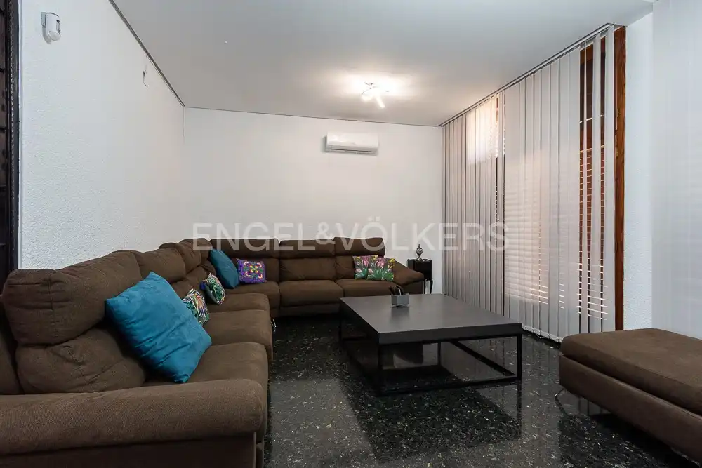 Sala d'estar de Casa o xalet en venda en Paterna amb Aire condicionat, Calefacció i Jardí privat