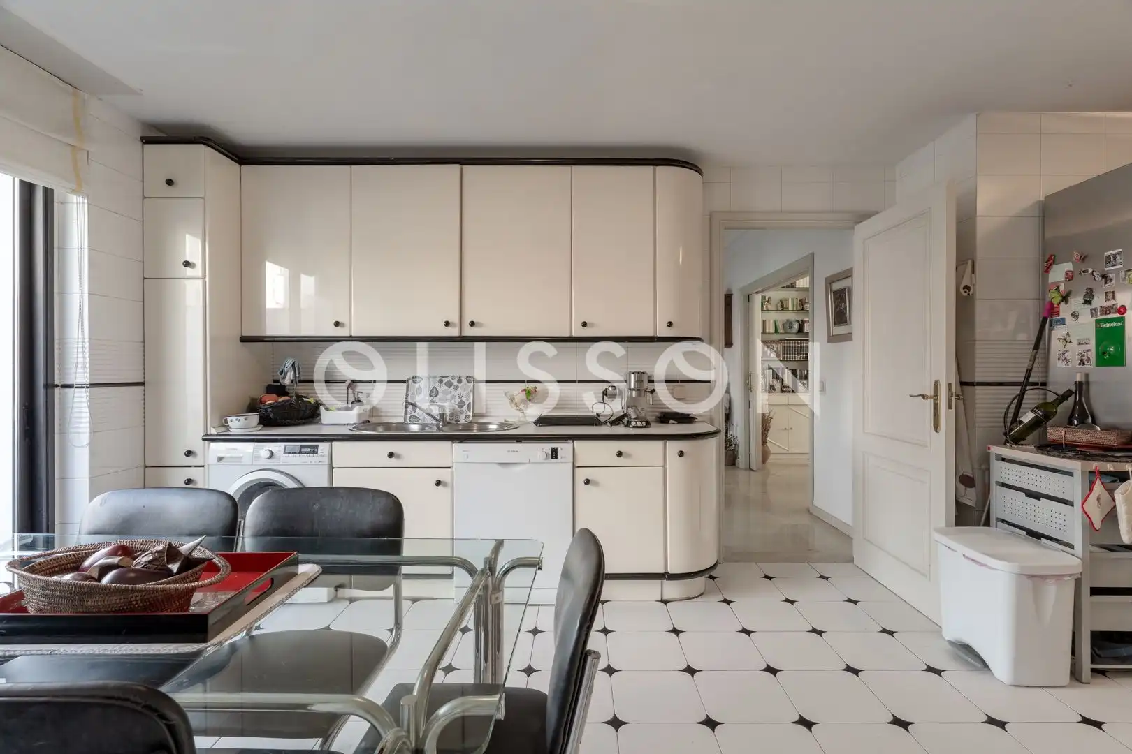 Cocina de Casa o chalet en venta en Madrid con Aire acondicionado, Calefacción y Jardín privado