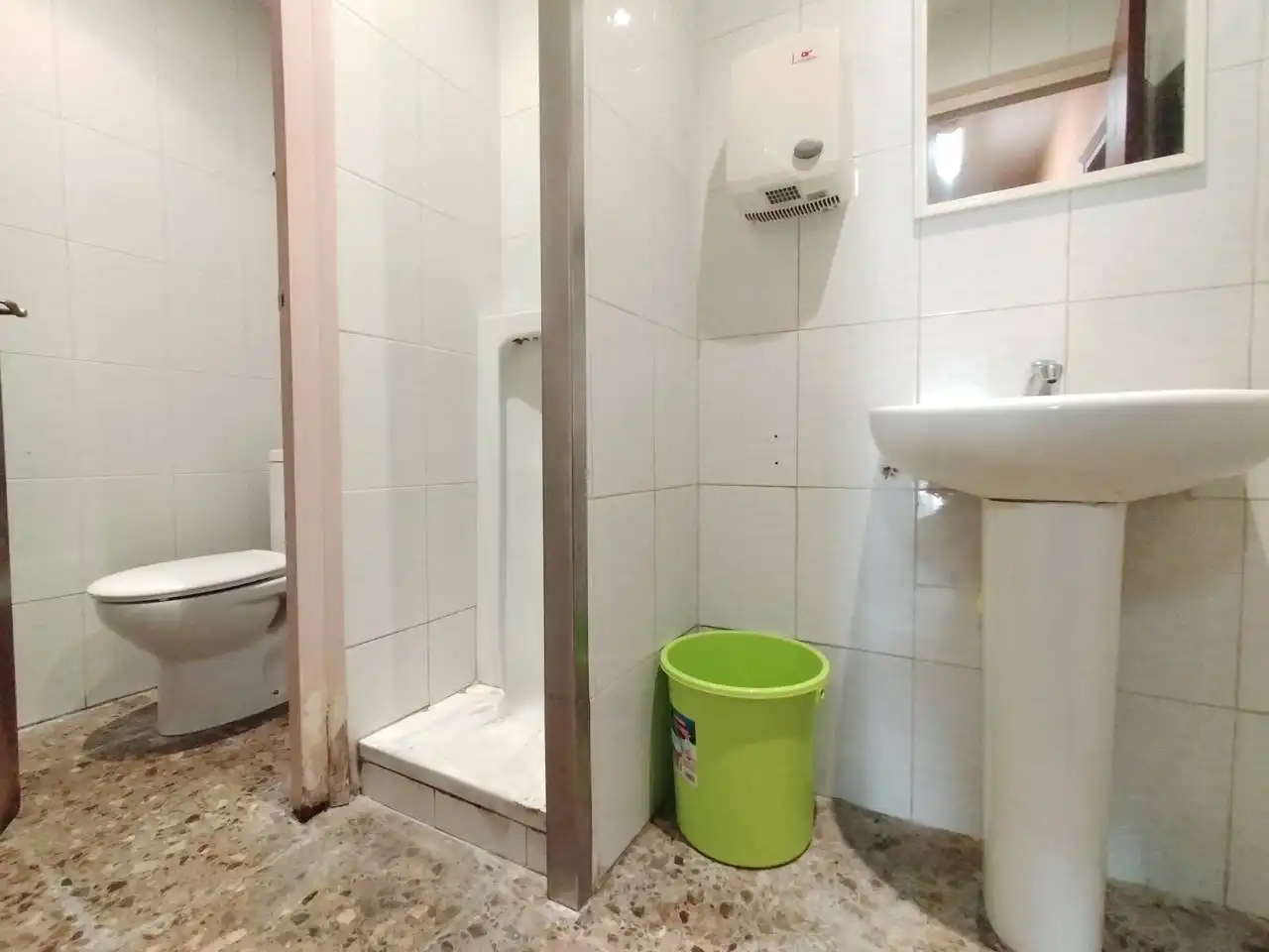 Bany de Casa o xalet en venda en Terrassa amb Aire condicionat, Calefacció i Terrassa