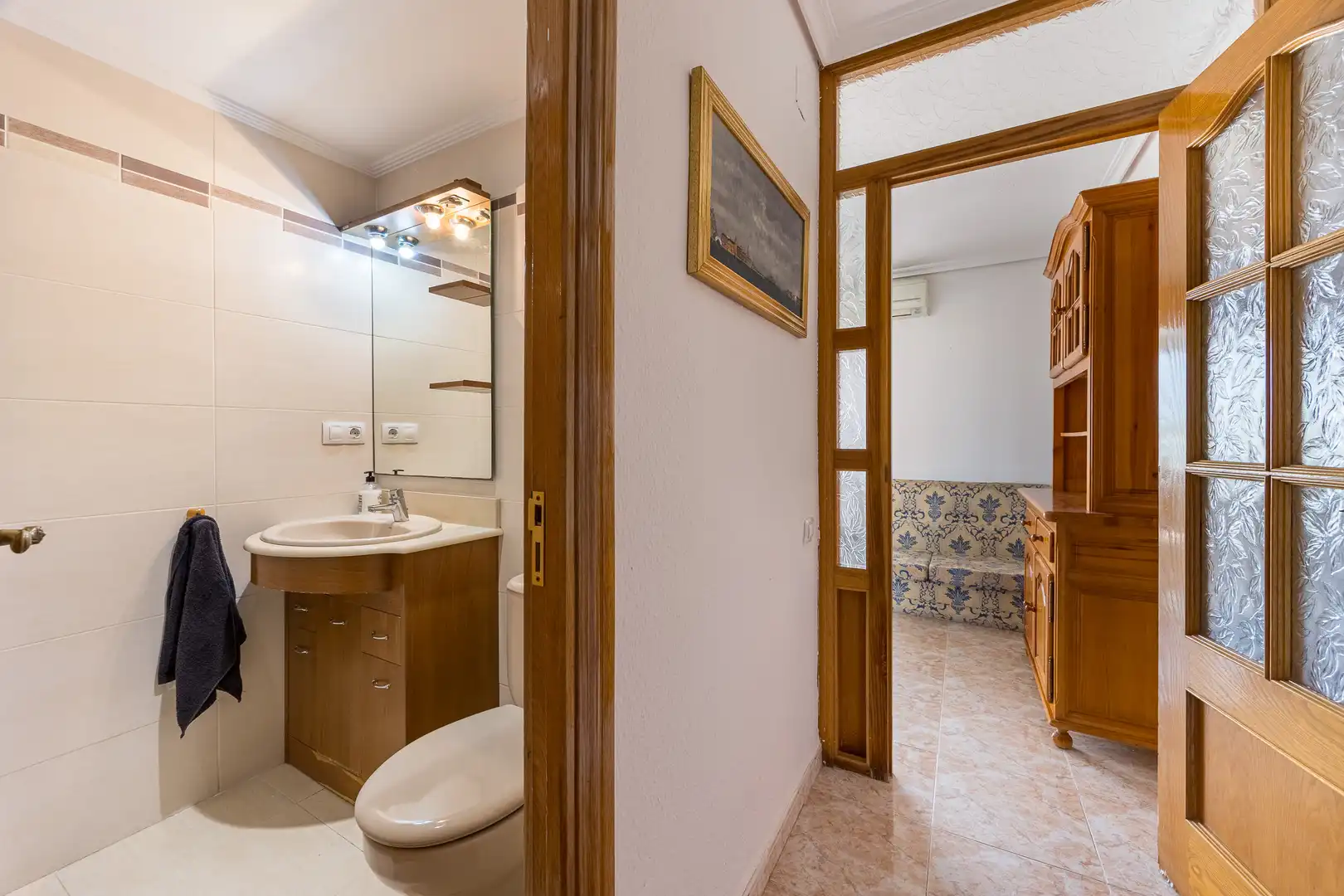 Bathroom of Apartments for sale in Benidorm  with Swimming Pool, Furnished and Community pool