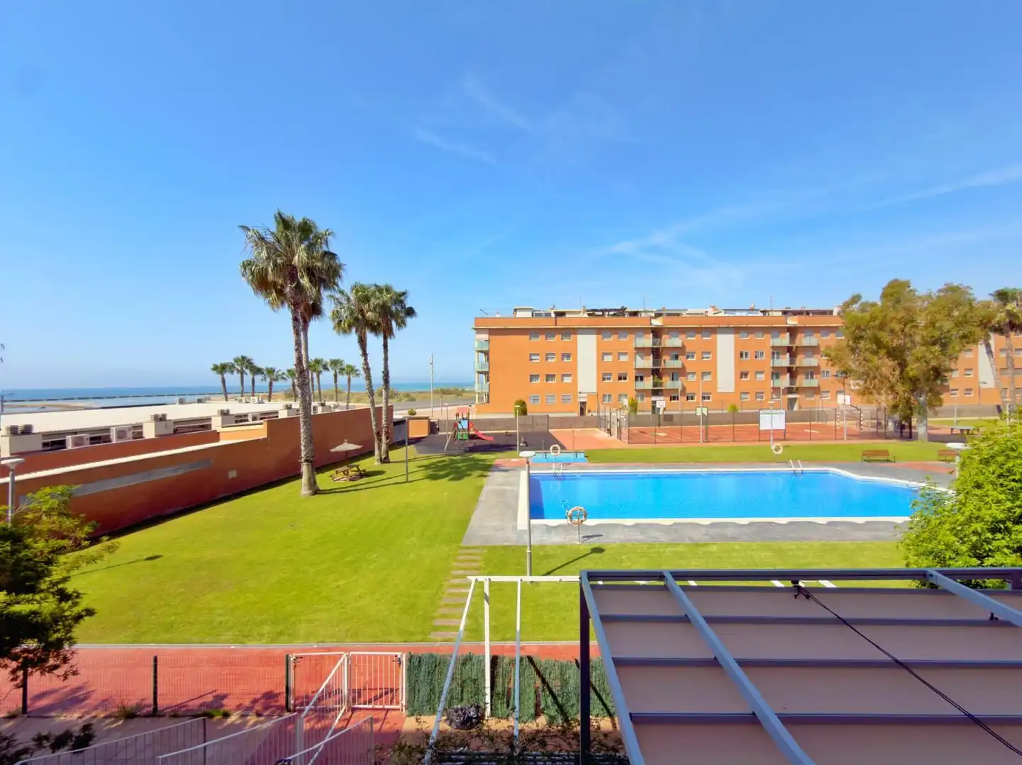 Piscina de Pis en venda en Cubelles amb Aire condicionat, Calefacció i Terrassa