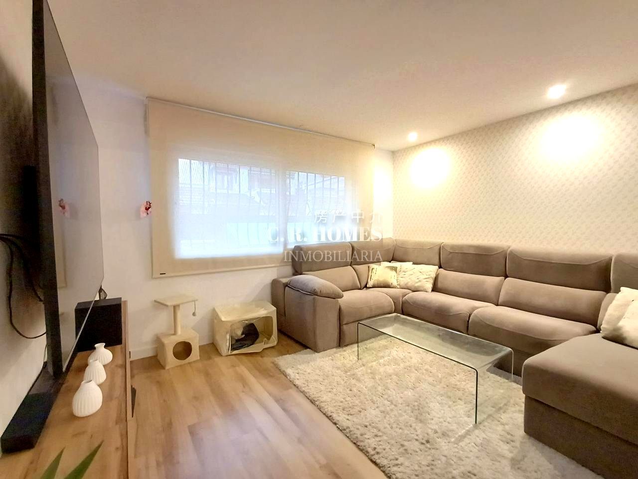 Sala d'estar de Casa adosada en venda en Getafe amb Aire condicionat, Calefacció i Jardí privat