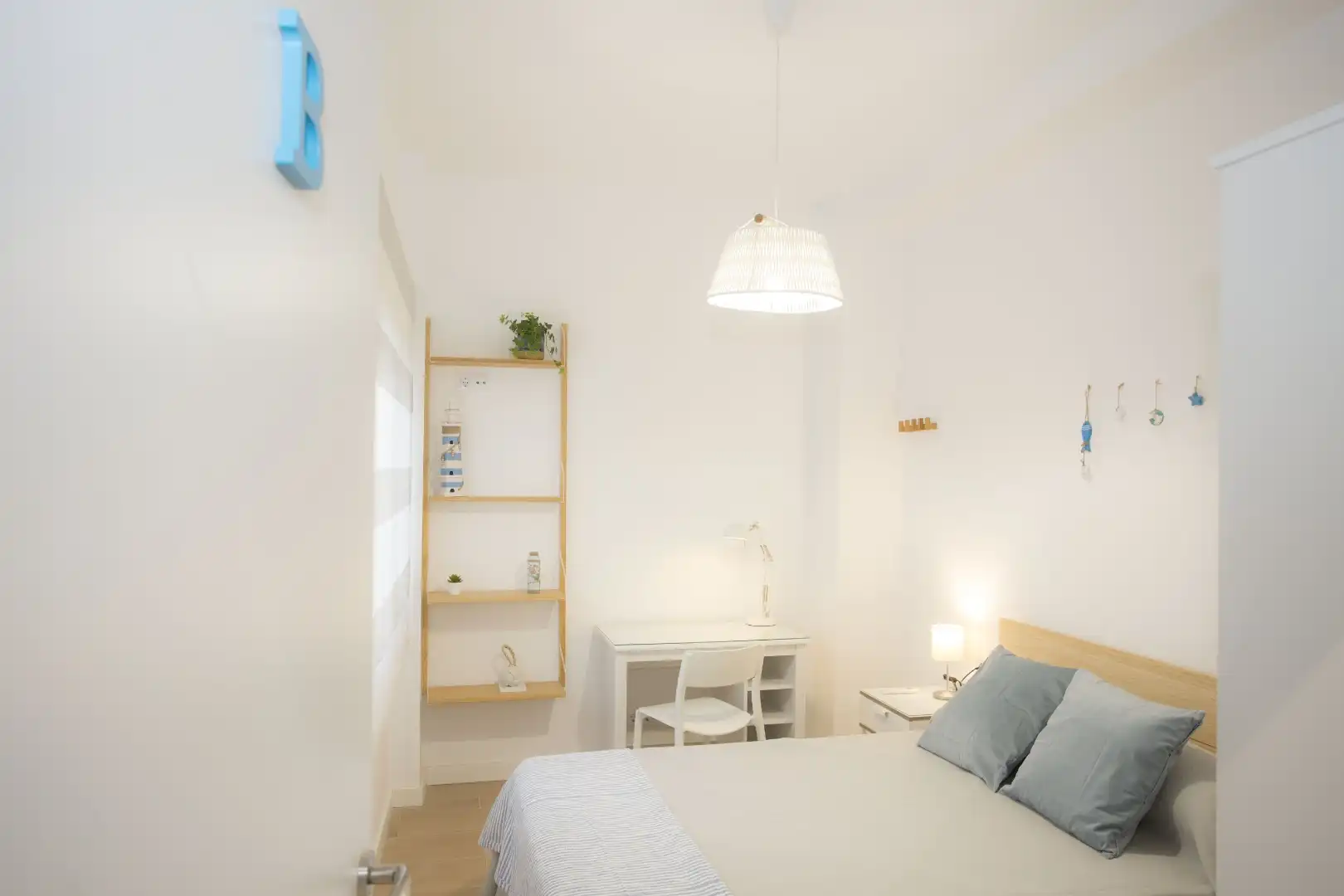 Bedroom of Flat for share in Valencia  with Air Conditioner, Parquet flooring and Furnished