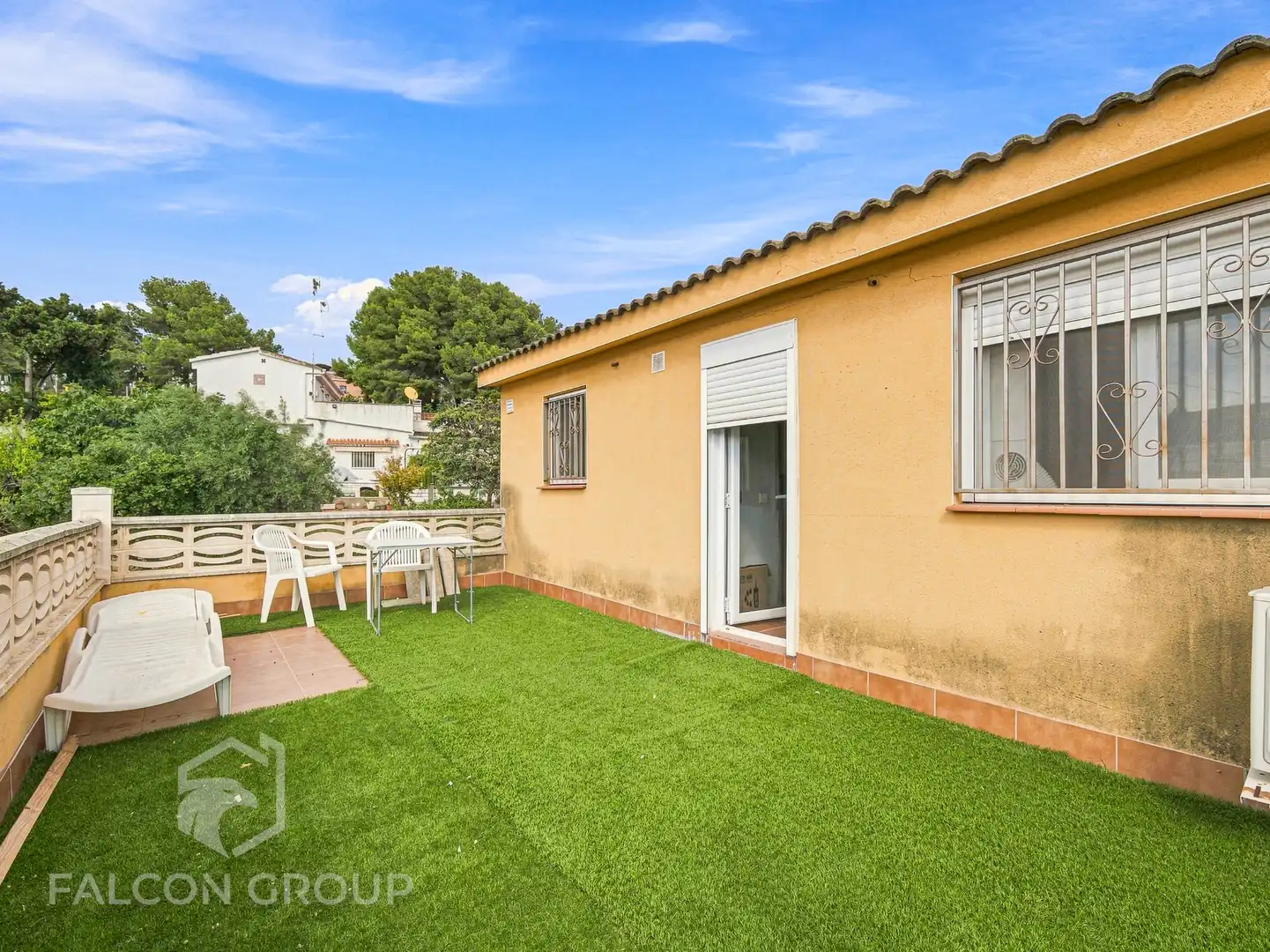 Vista exterior de Finca rústica en venta en Vilanova i la Geltrú con Aire acondicionado, Calefacción y Jardín privado