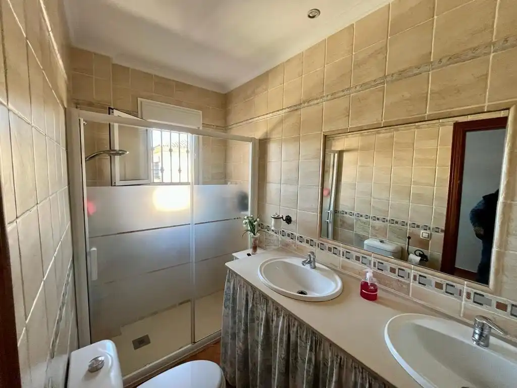 Baño de Casa o chalet en venta en Chiclana de la Frontera con Jardín privado, Terraza y Trastero