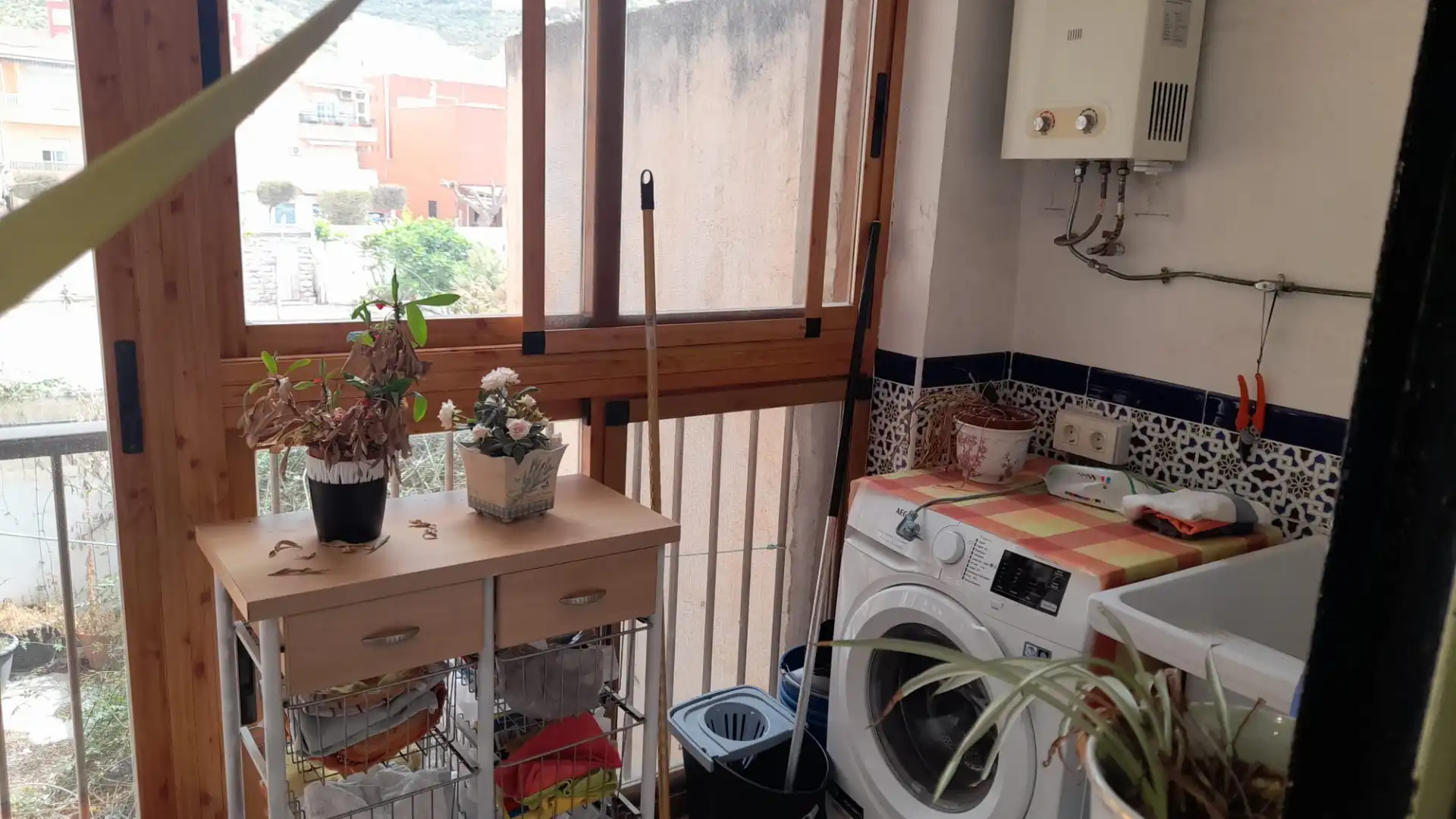 Terrasse von Wohnung zum Verkauf in Torrenueva Costa mit Ofen, Waschmaschine und Balkon