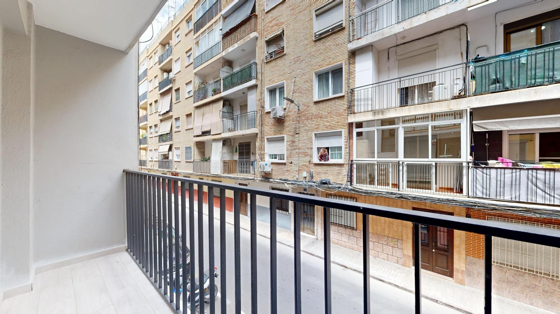 Vista exterior de Pis en venda en Torrent amb Balcó i Alarma